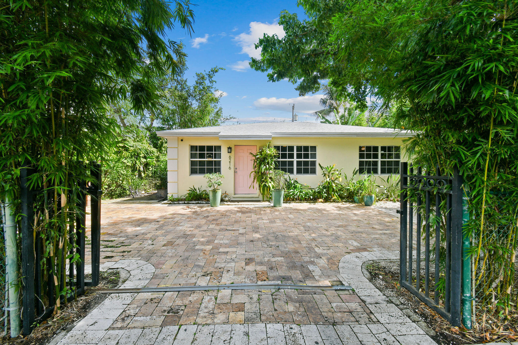 6216 GARDEN Avenue Property Photo 1