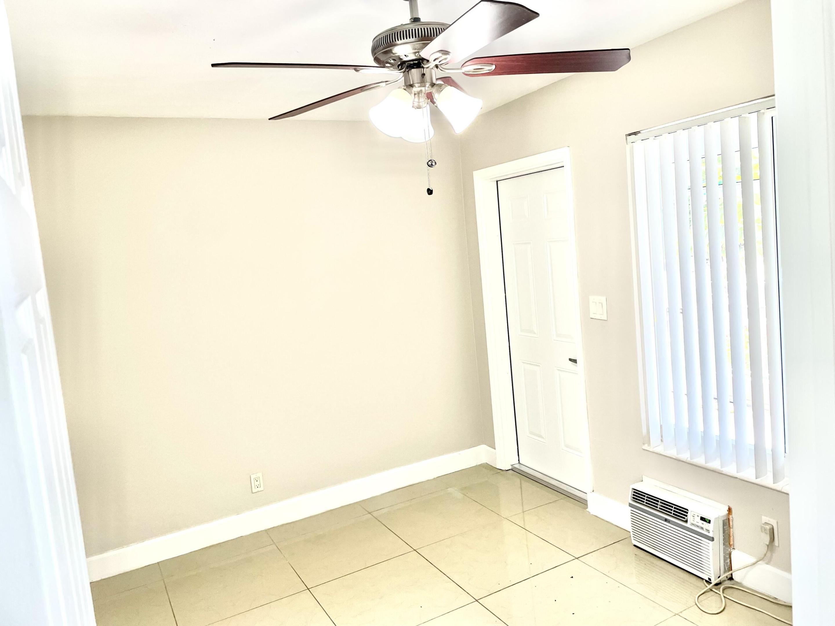 431 W Camino Real 14 Property Photo 6