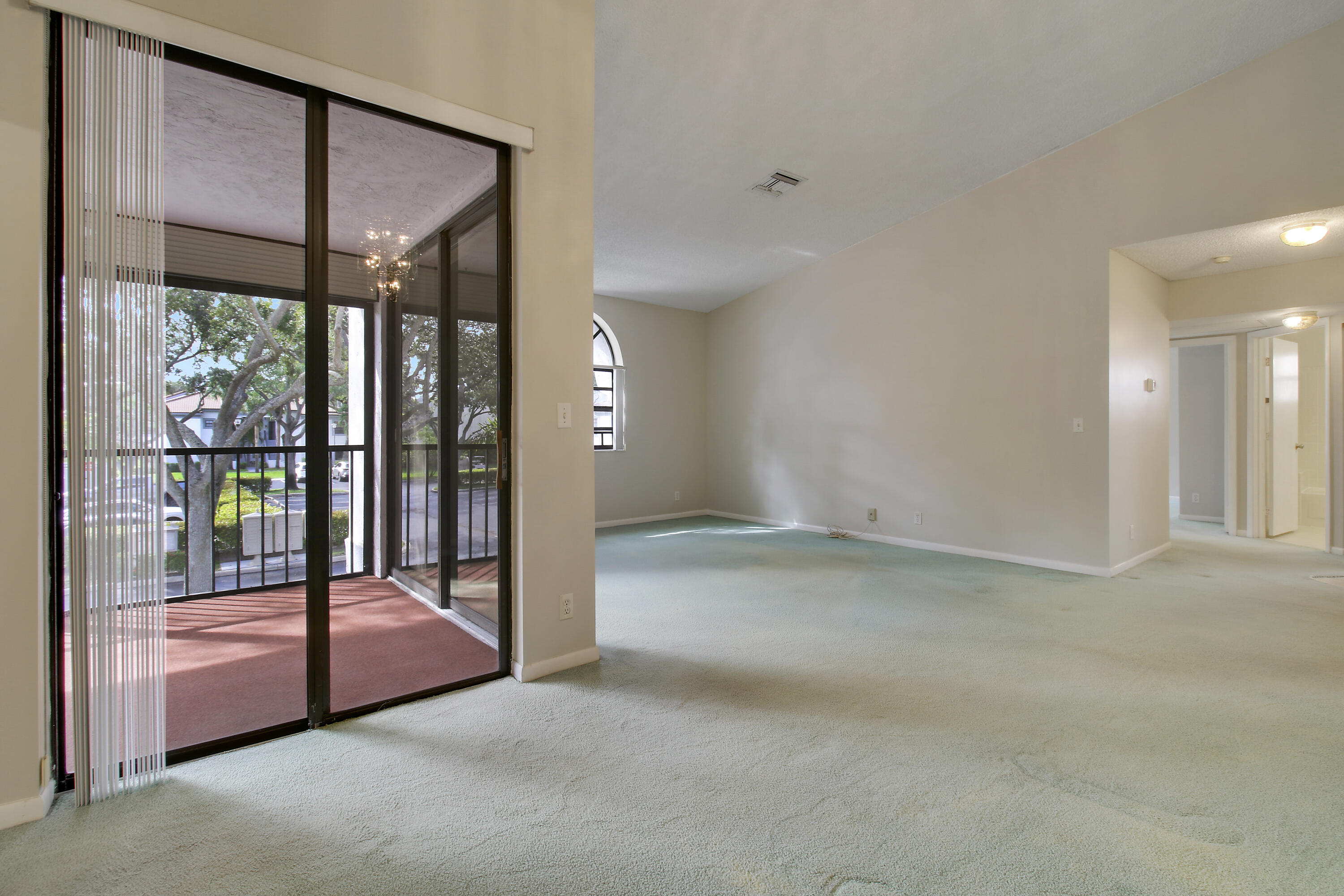5422 Venetia Court E Property Photo 8