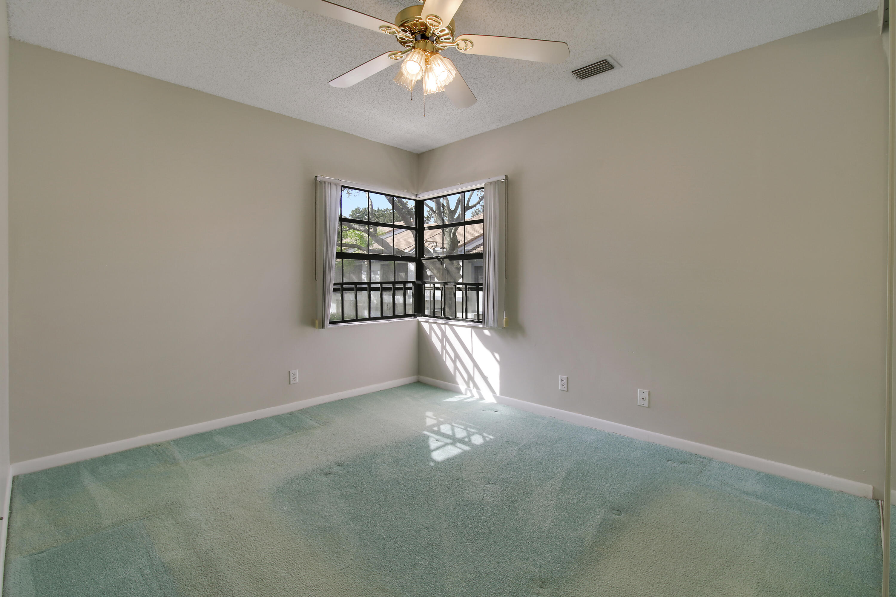 5422 Venetia Court E Property Photo 11