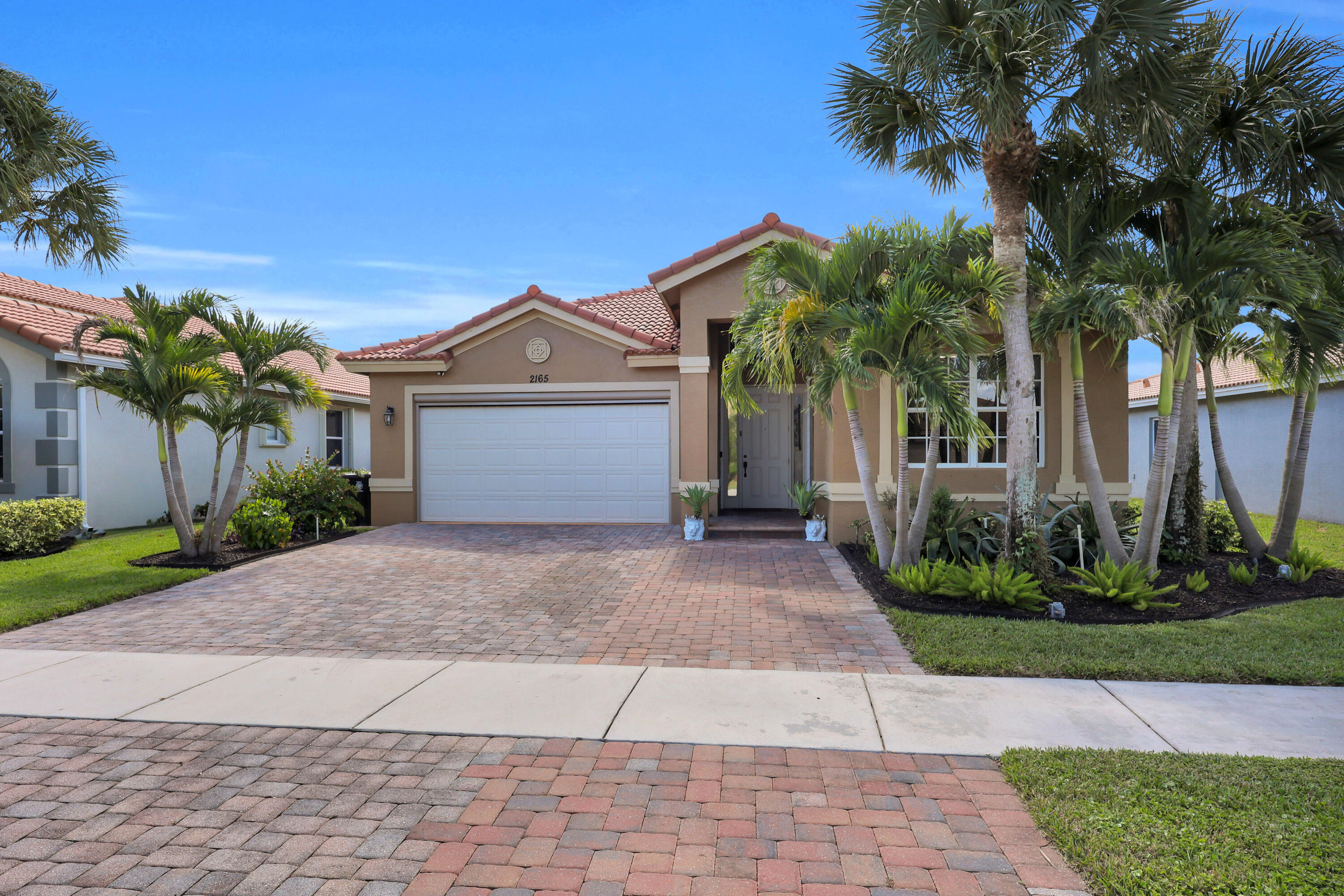 2165 Newport Isles Boulevard Property Photo 1