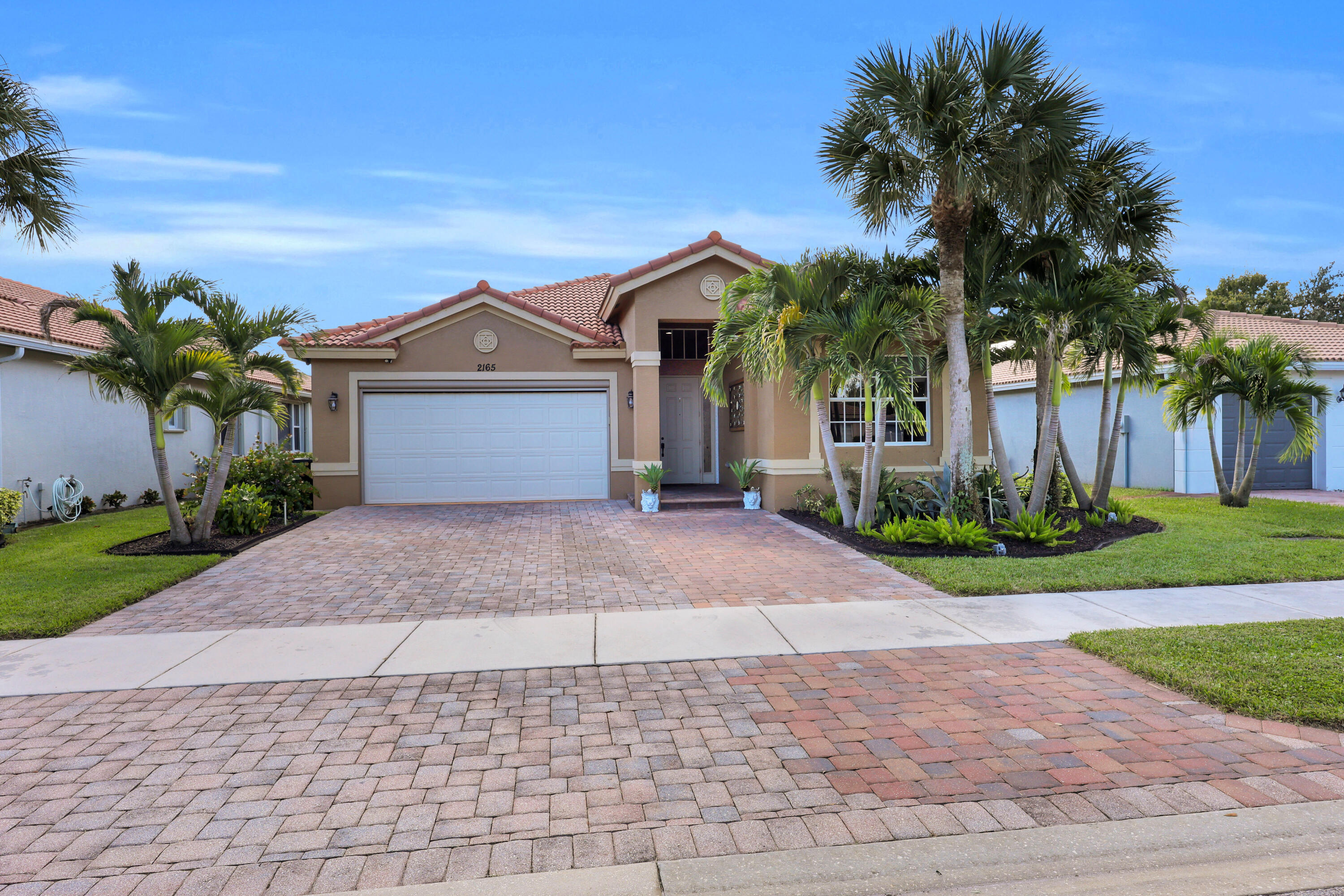 2165 Newport Isles Boulevard Property Photo 2