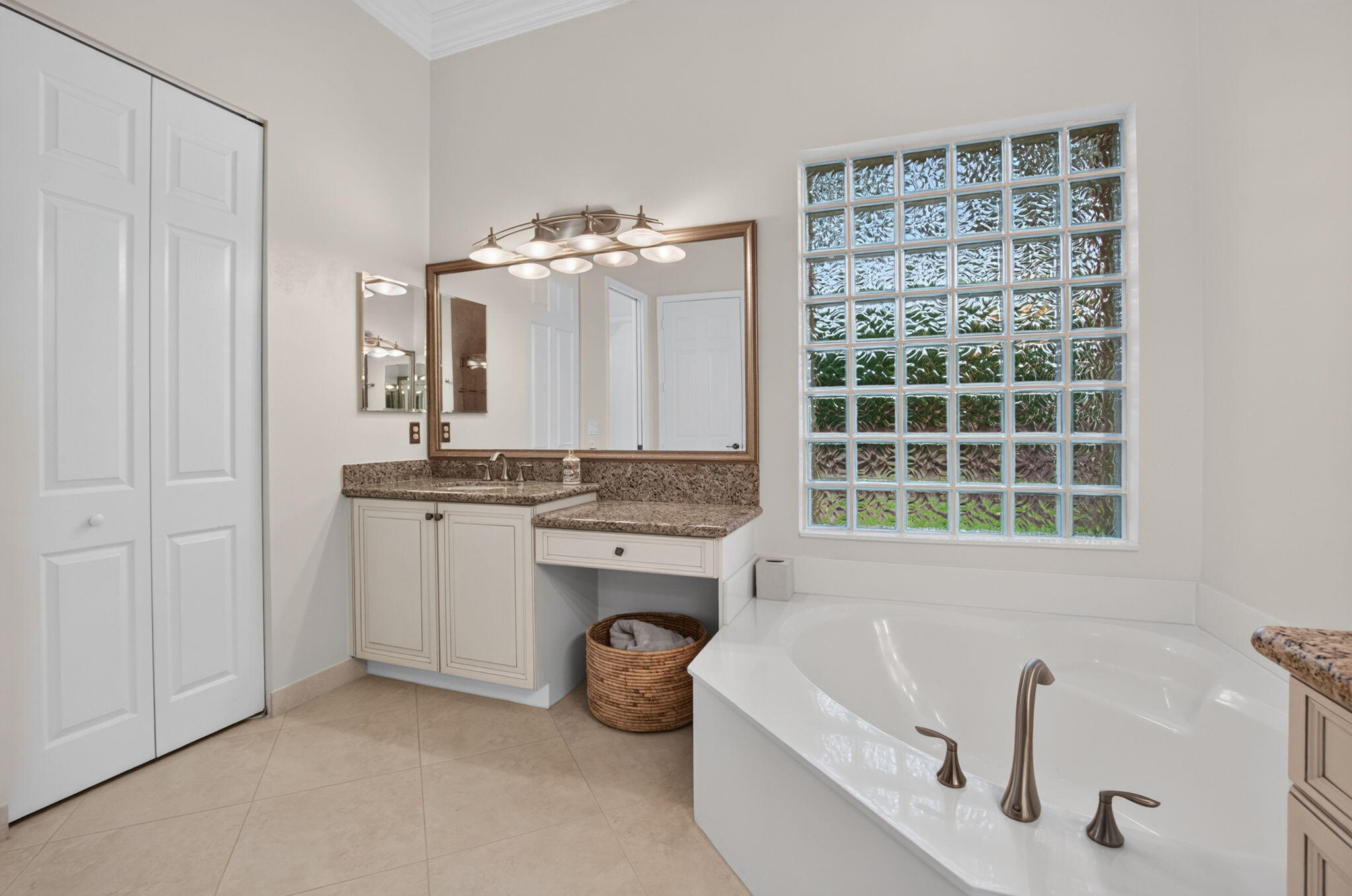 9088 Ribbons Ridge Point Property Photo 18