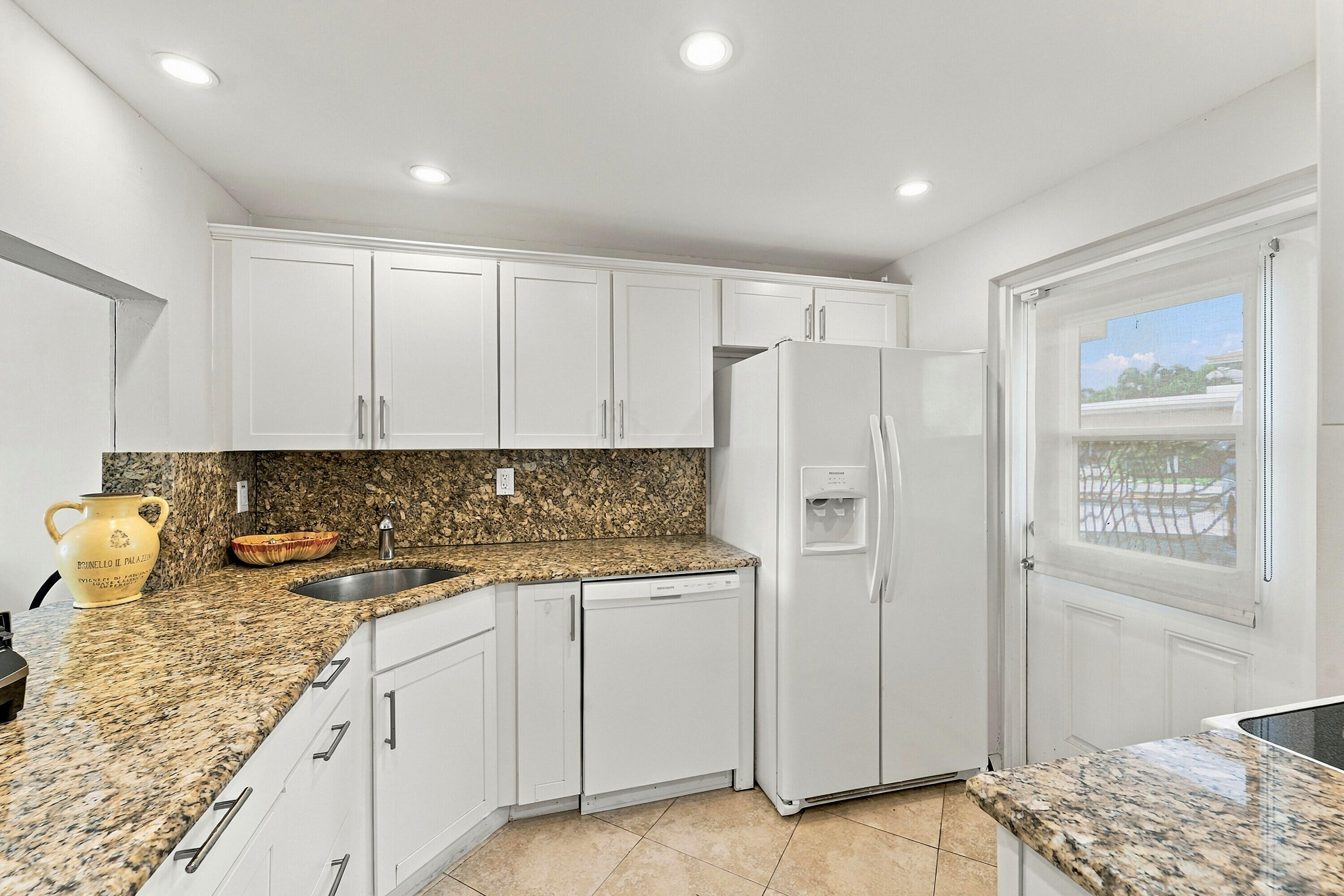 330 N Federal Highway 108 Property Photo 7