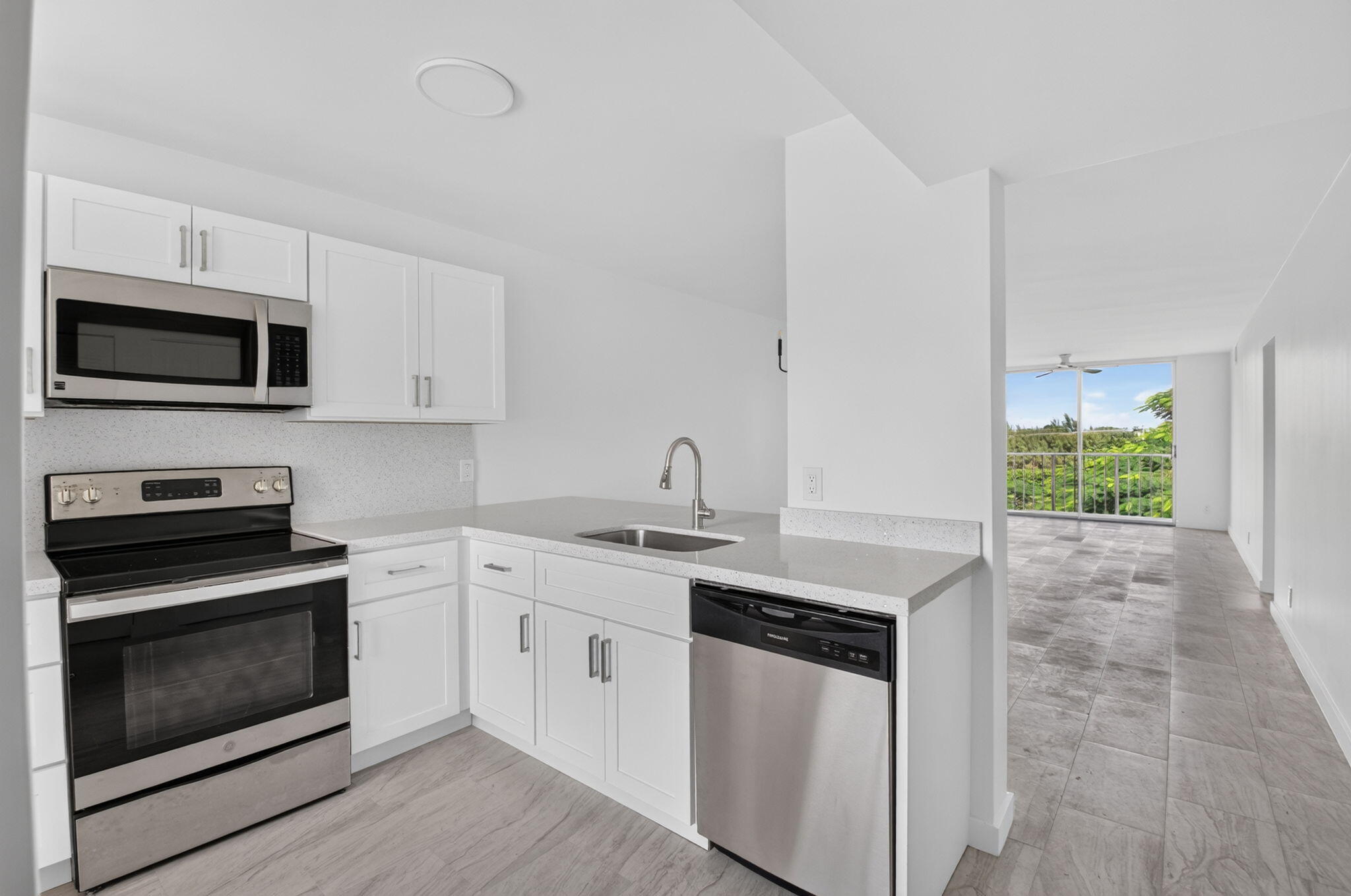 7145 HUNTINGTON Lane 408 Property Photo 1