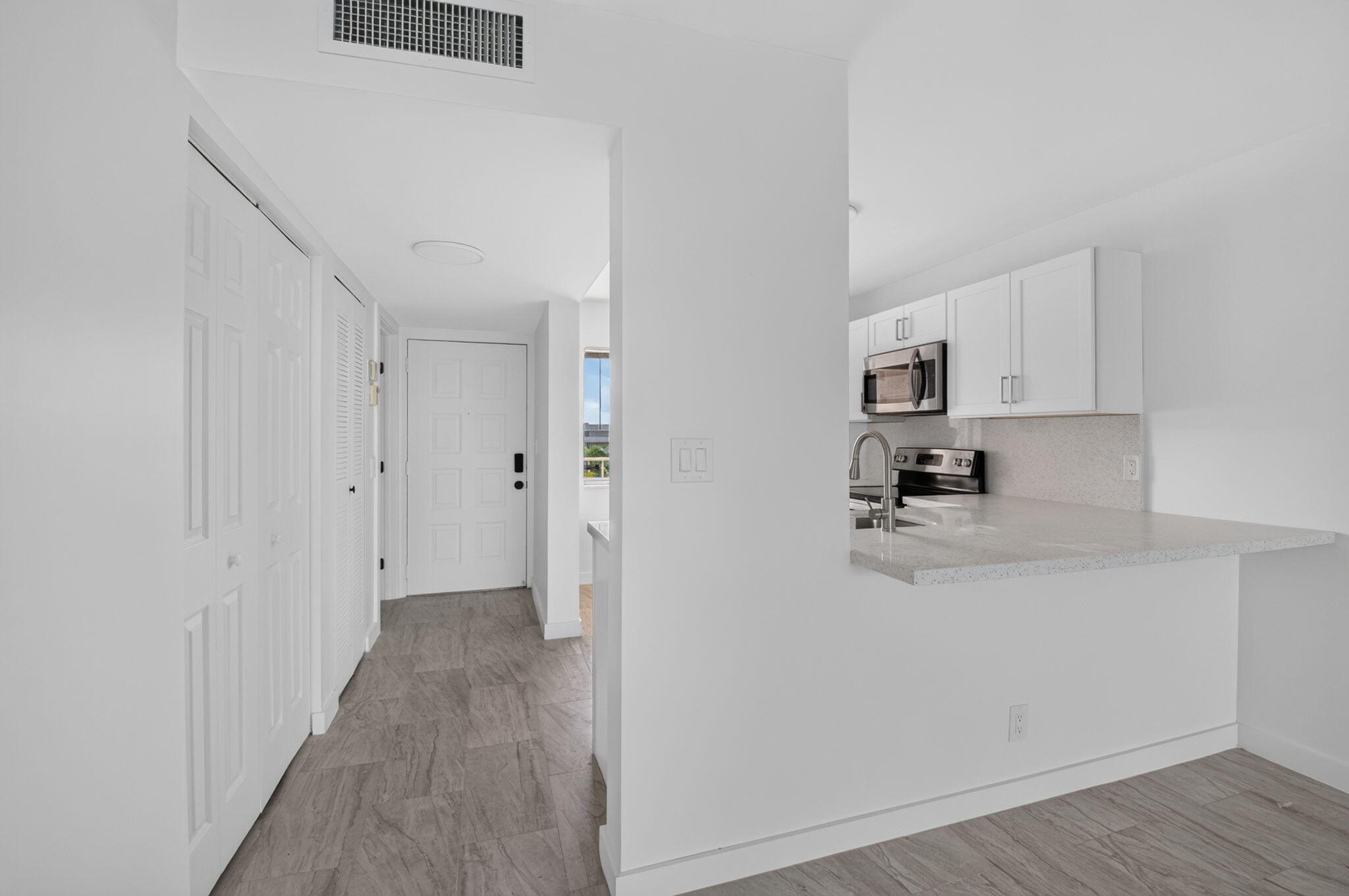7145 Huntington Lane 408 Property Photo 15