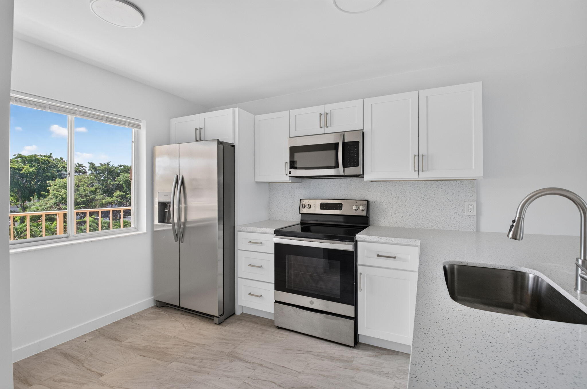 7145 Huntington Lane 408 Property Photo 17