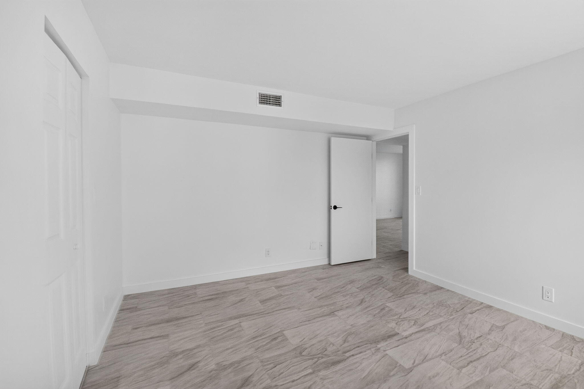 7145 Huntington Lane 408 Property Photo 24