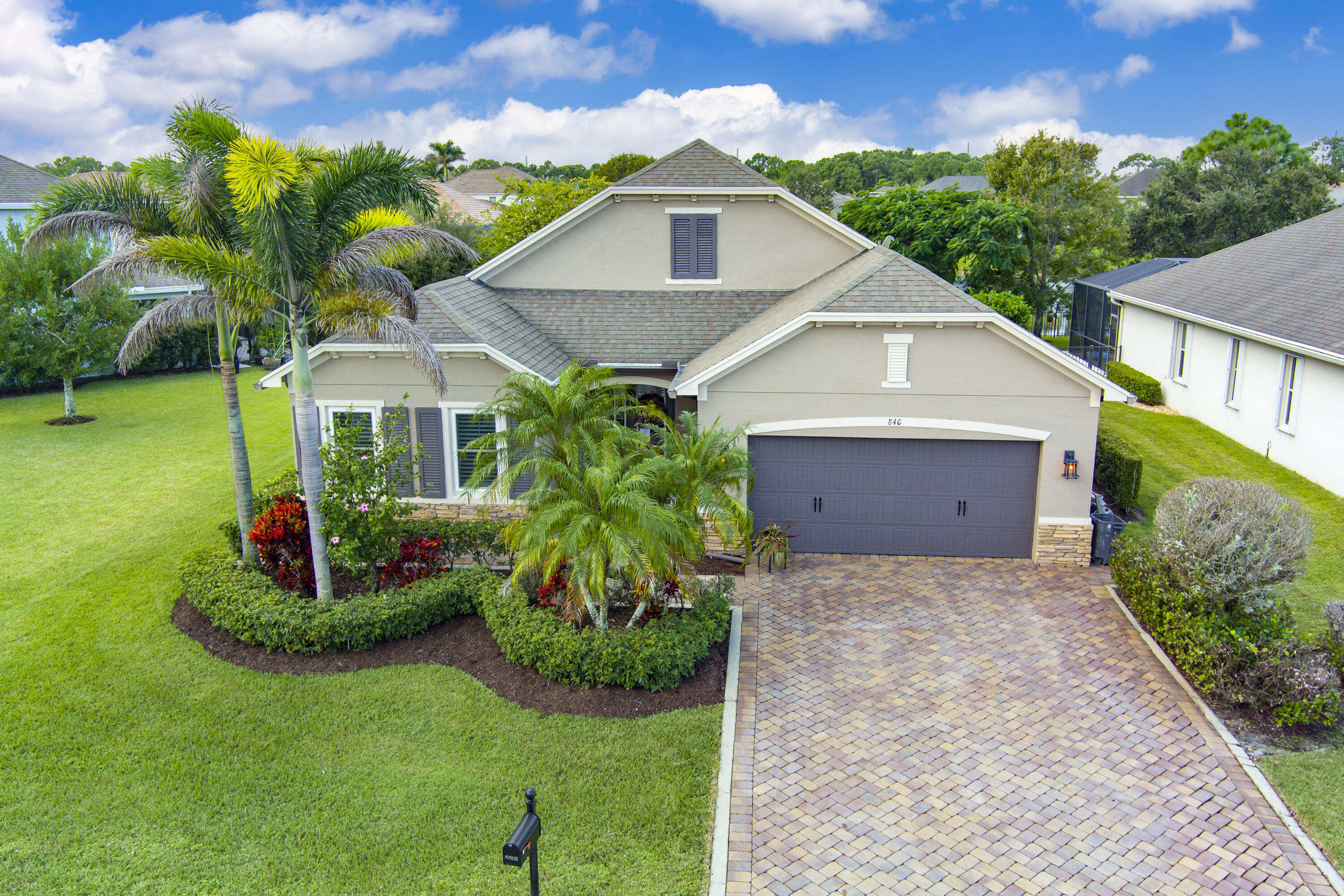 840 Sw Sun Circle Property Photo 1