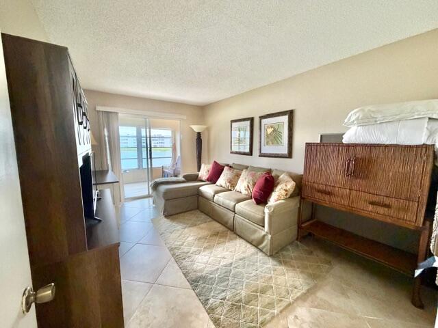 2100 Cornwall E Property Photo 9