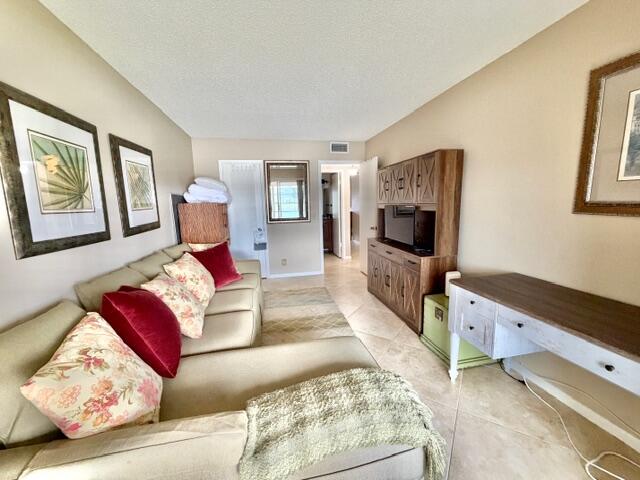 2100 Cornwall E Property Photo 10