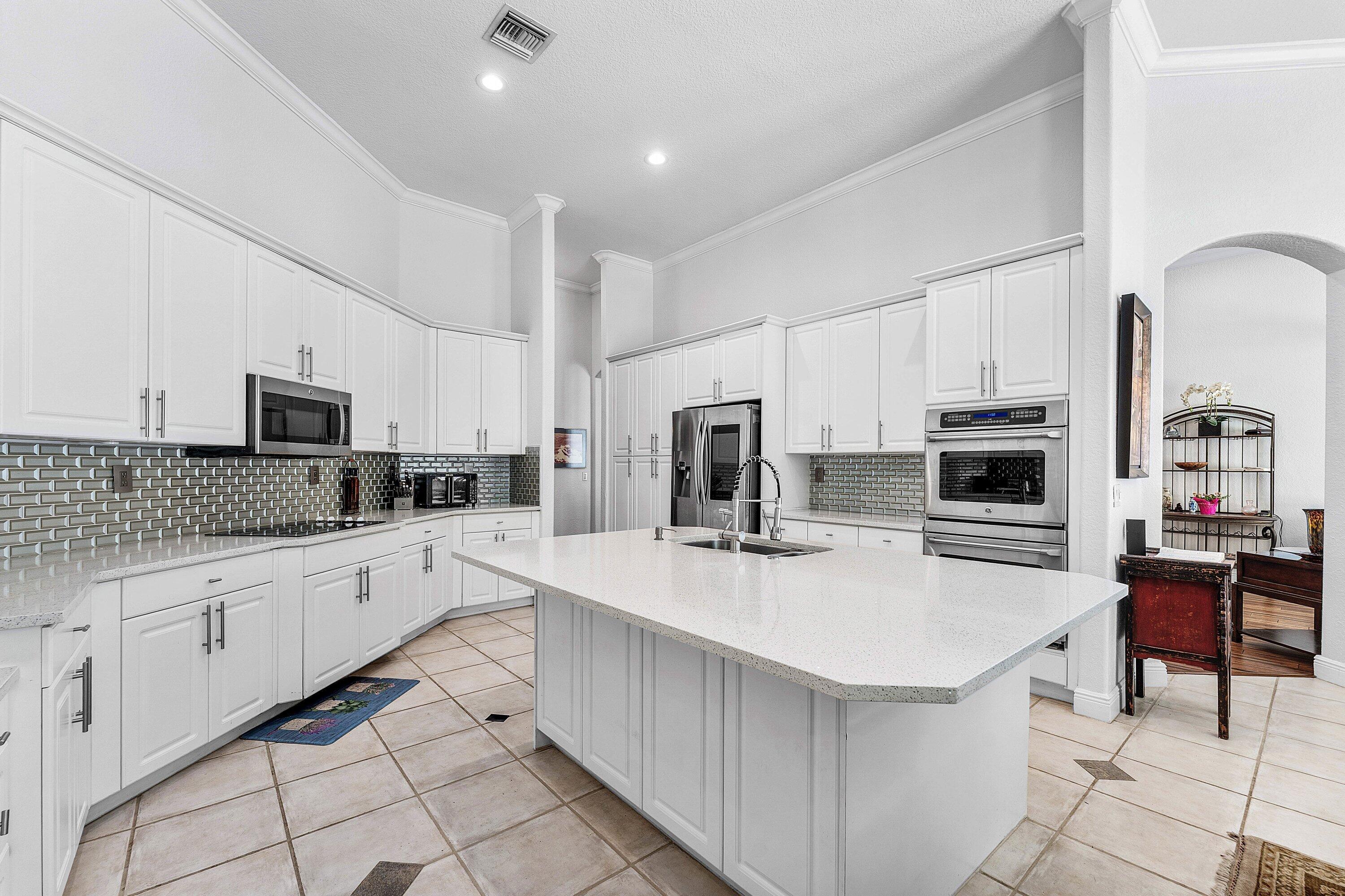 6973 Finamore Circle Property Photo 7