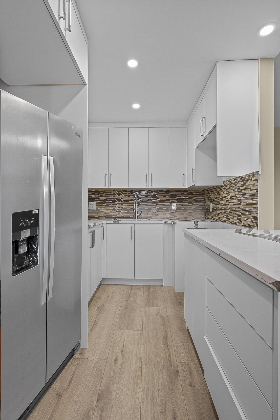 4033 Ellesmere Drive B Property Photo 6