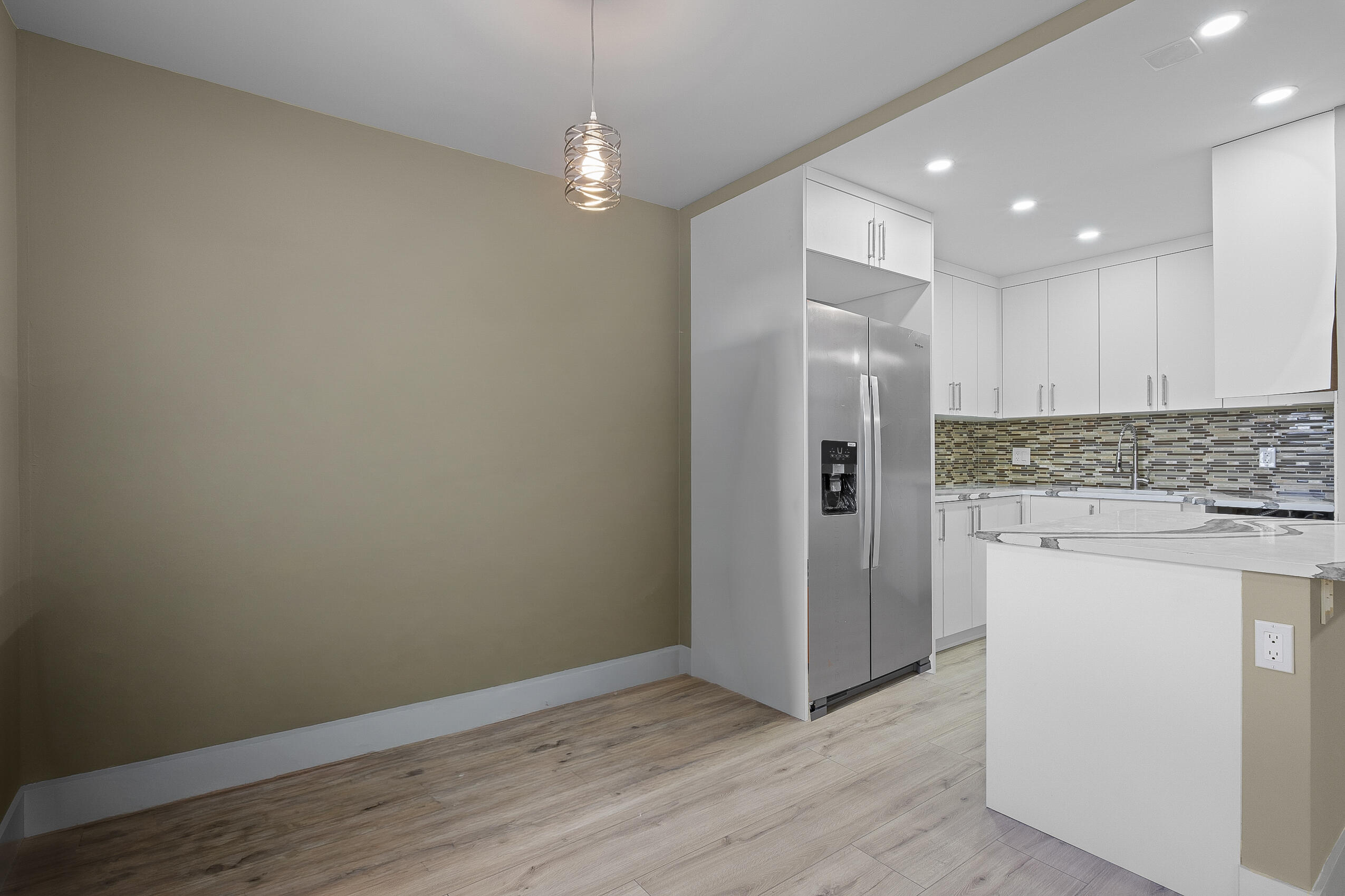4033 Ellesmere Drive B Property Photo 8