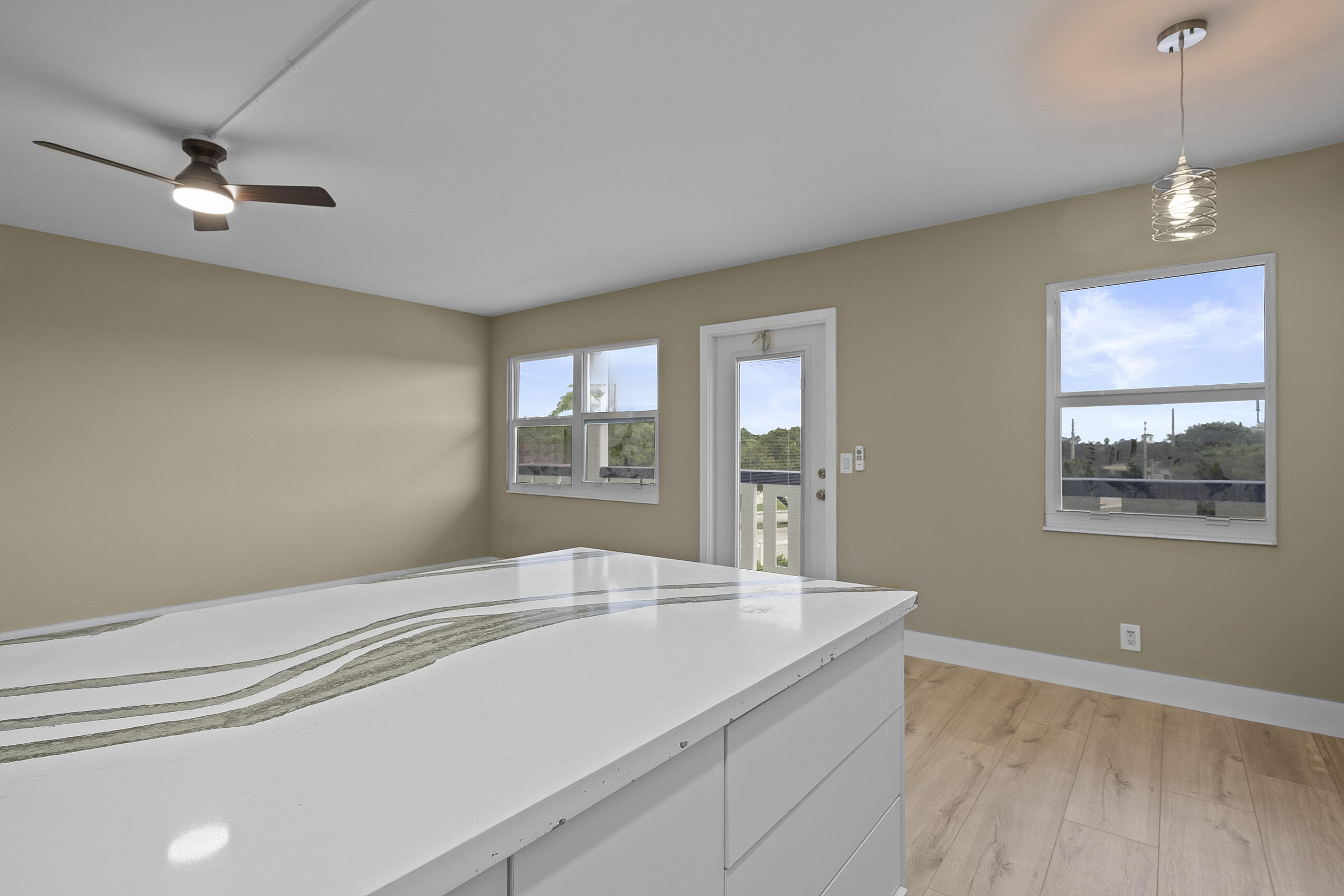 4033 Ellesmere Drive B Property Photo 9