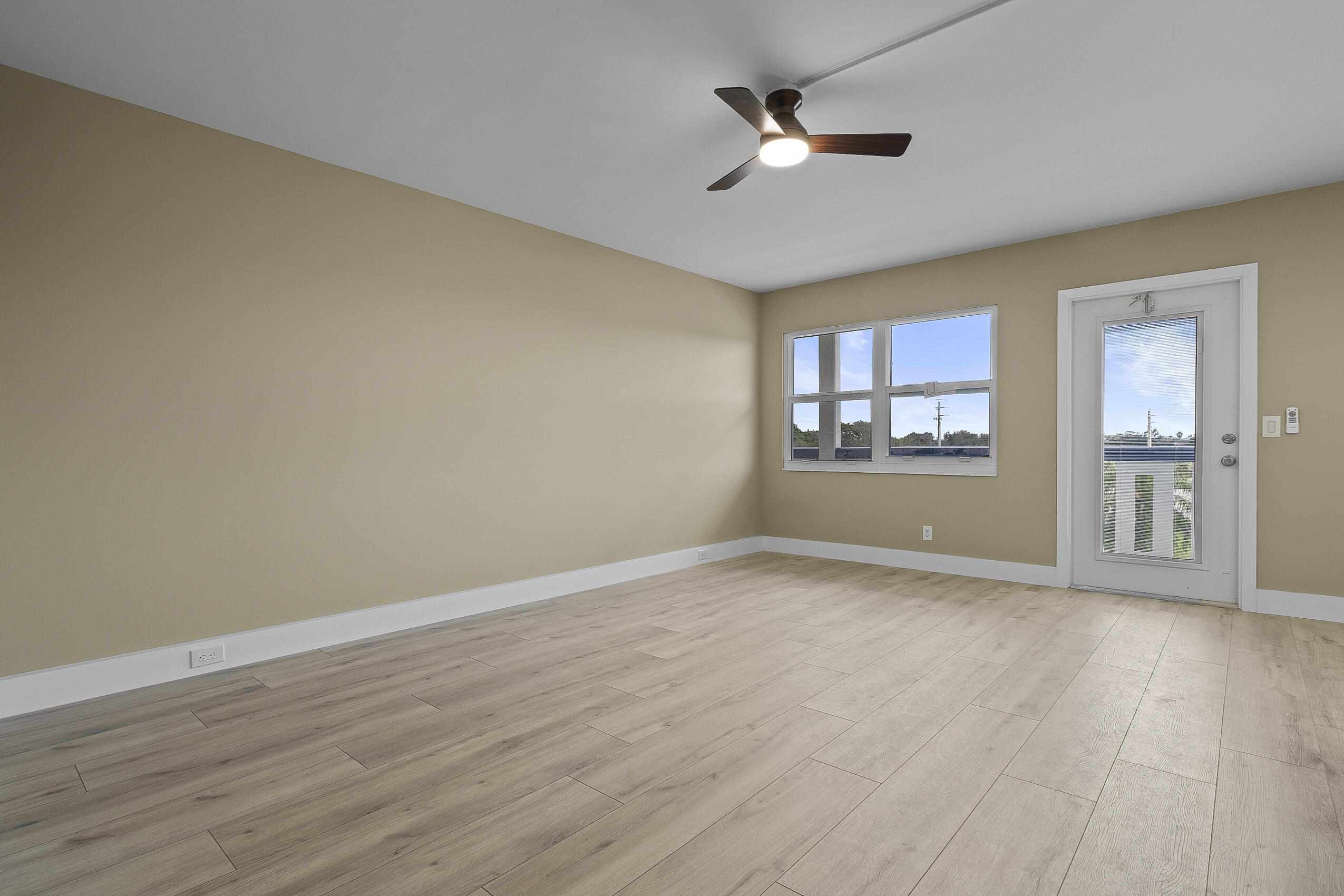 4033 Ellesmere Drive B Property Photo 11