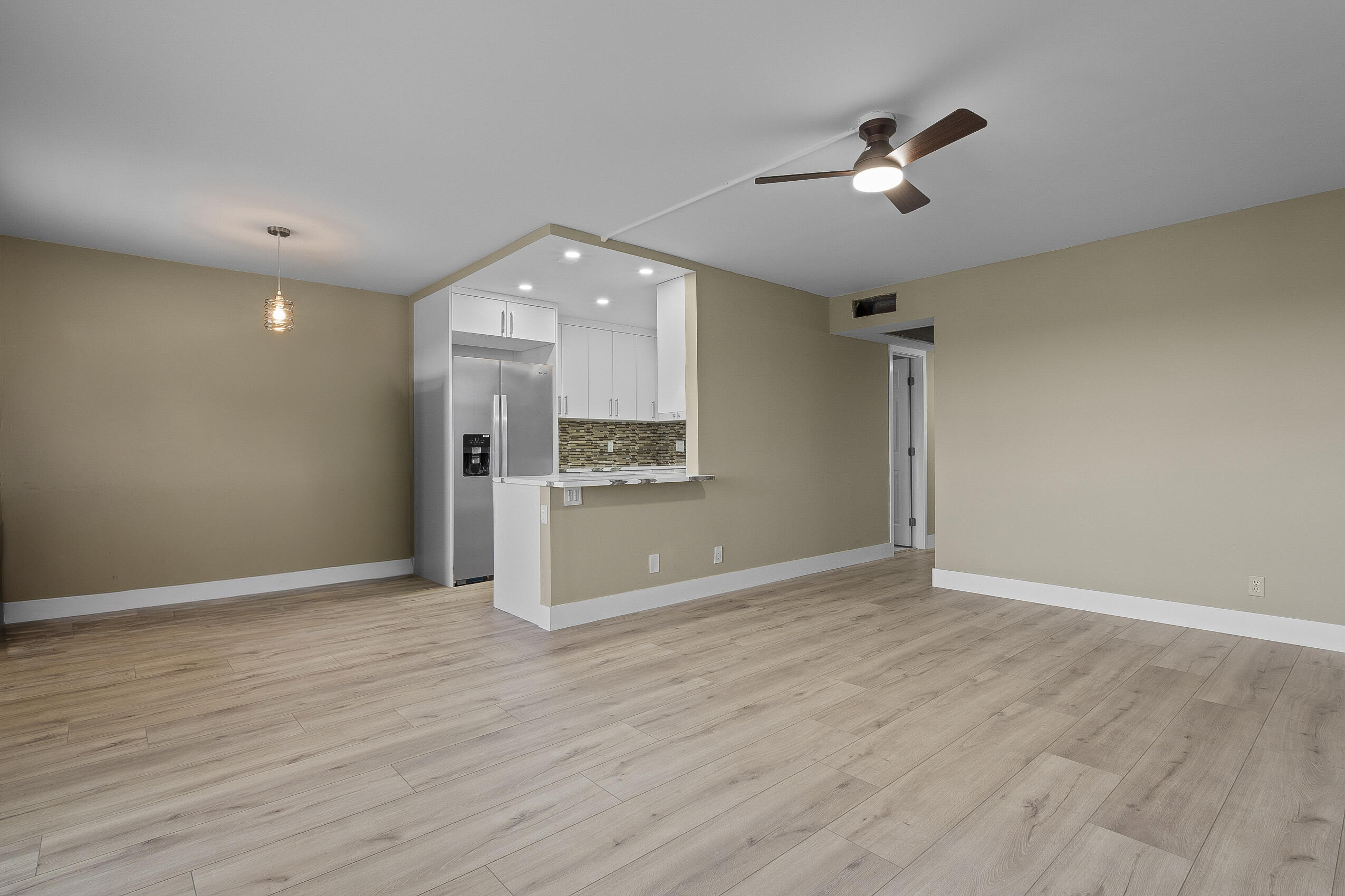 4033 Ellesmere Drive B Property Photo 14