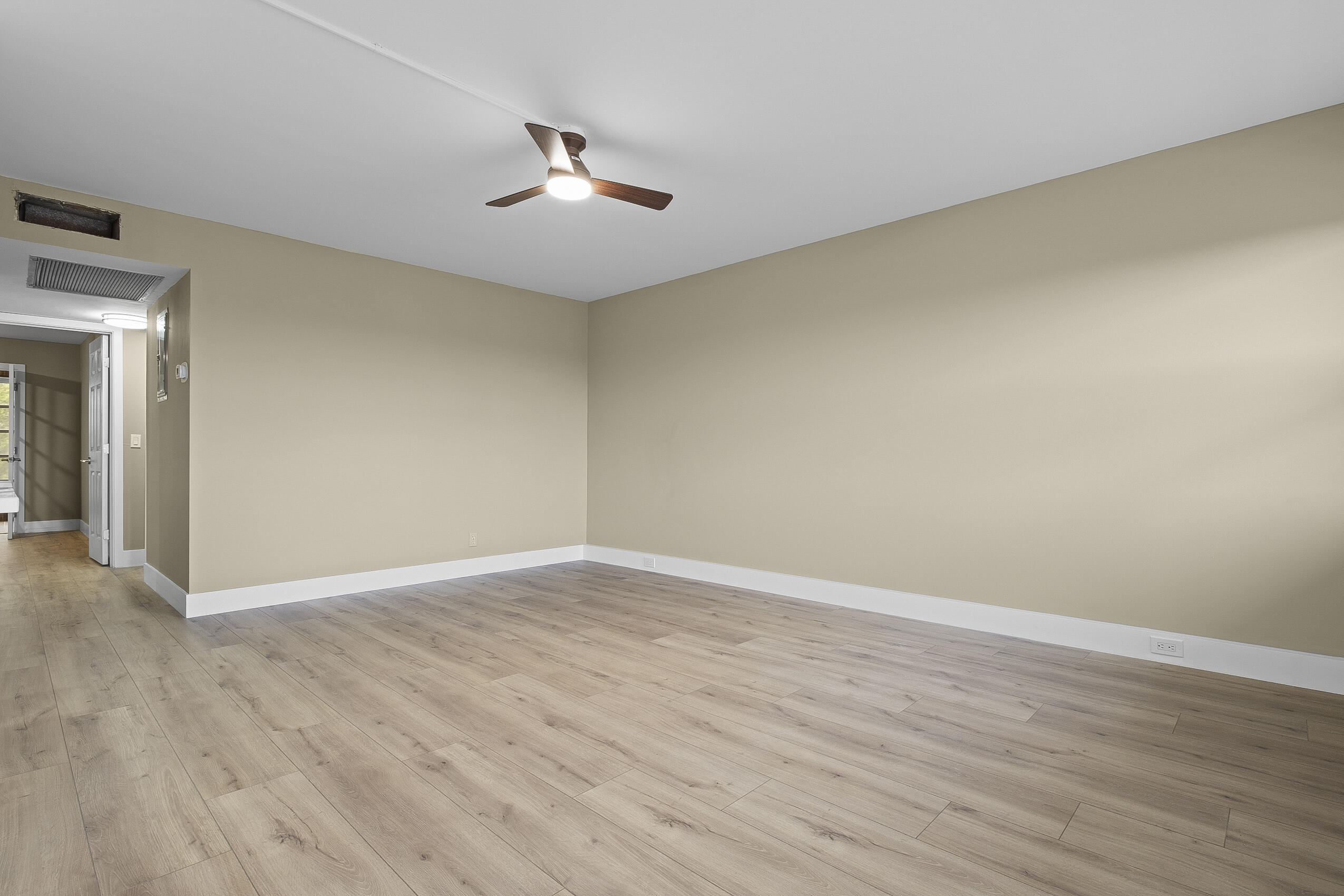 4033 Ellesmere Drive B Property Photo 15