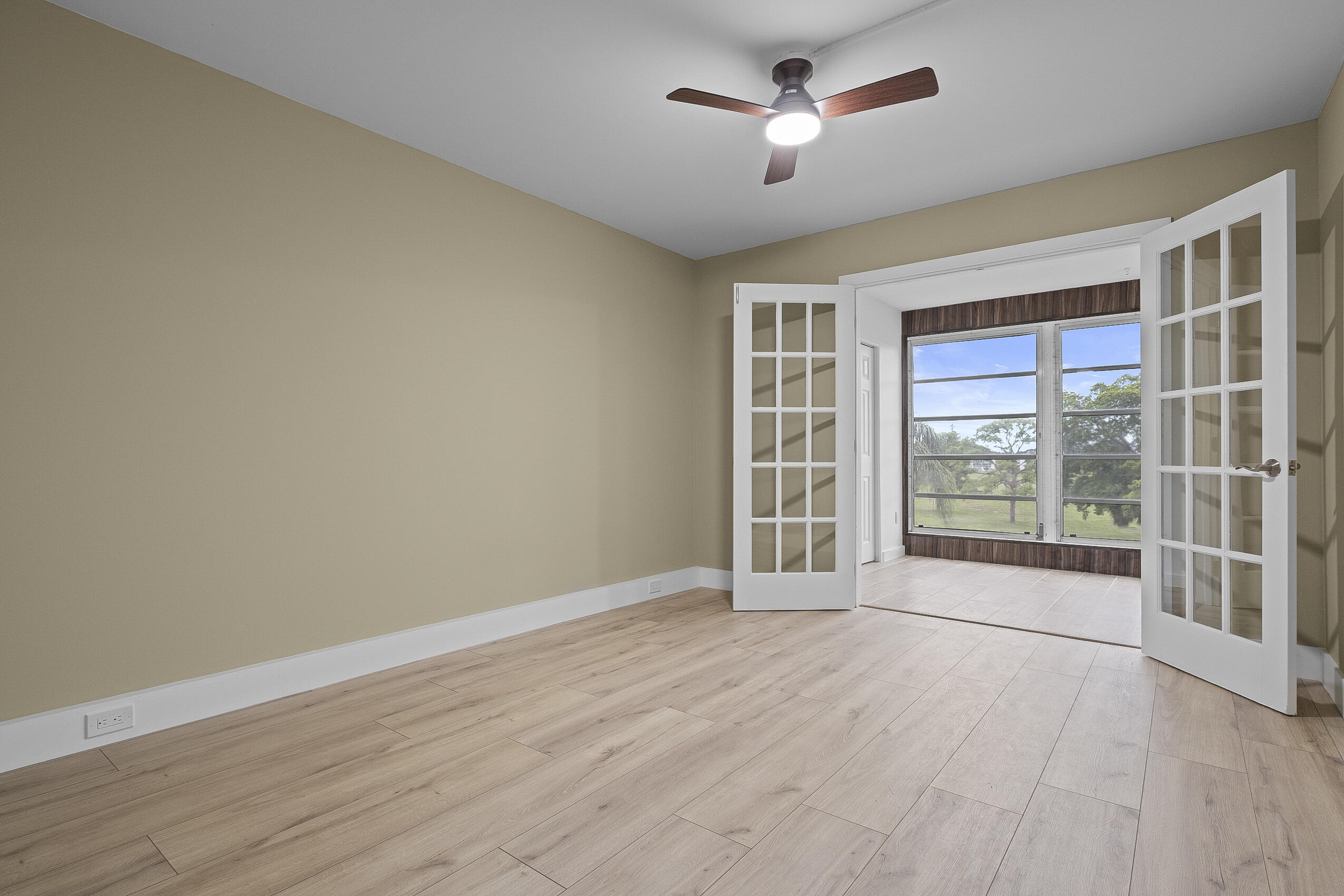 4033 Ellesmere Drive B Property Photo 16