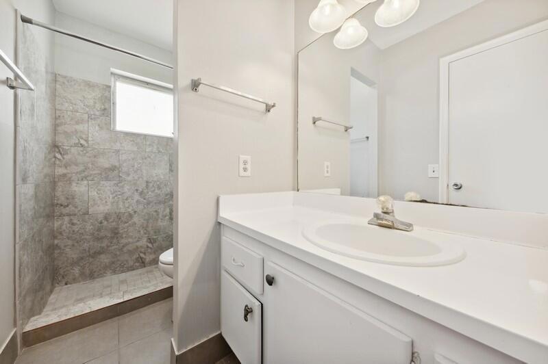 2101 Ne 1st Court 206 Property Photo 17