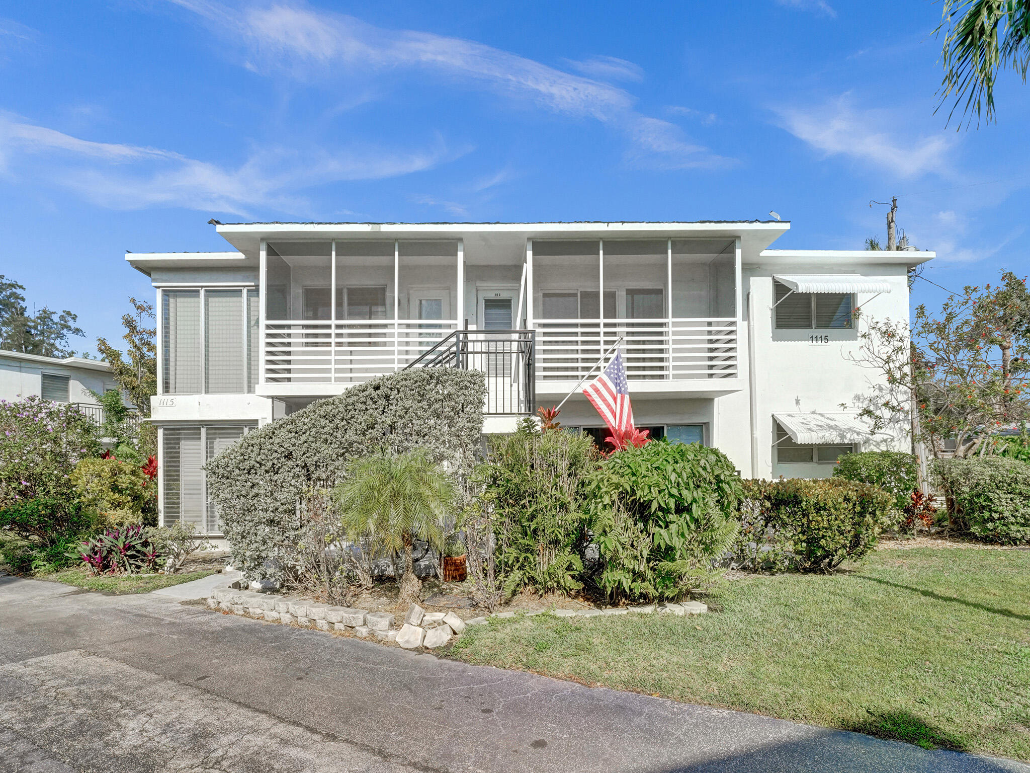 1115 Se 14th Place 19c Property Photo 1