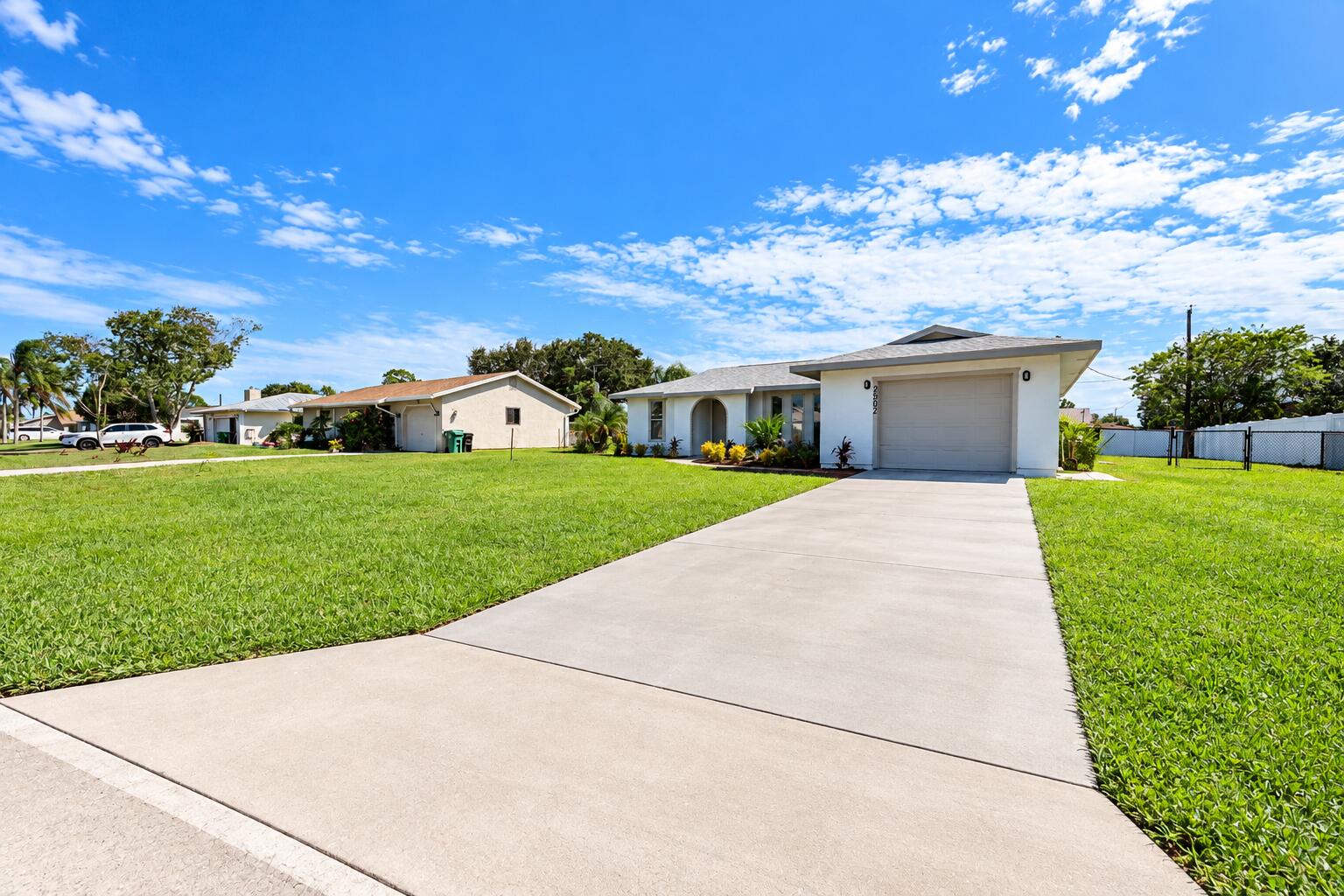 2502 Se Calusa Avenue Property Photo 4