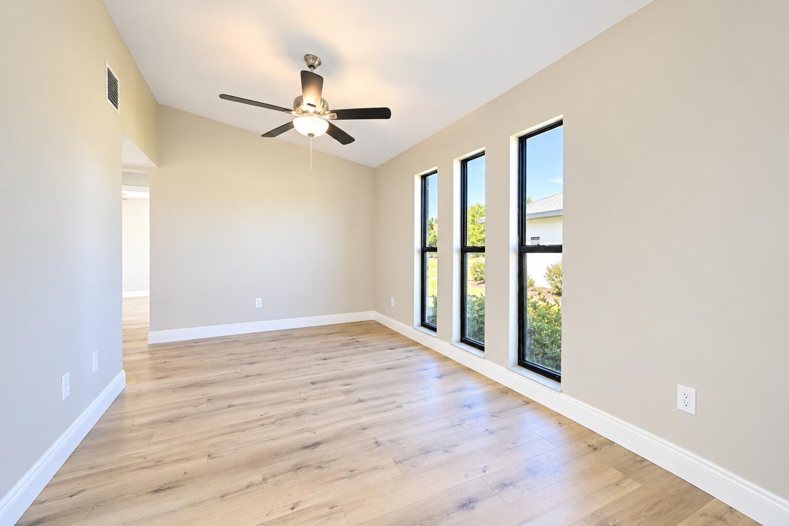 2502 Se Calusa Avenue Property Photo 22