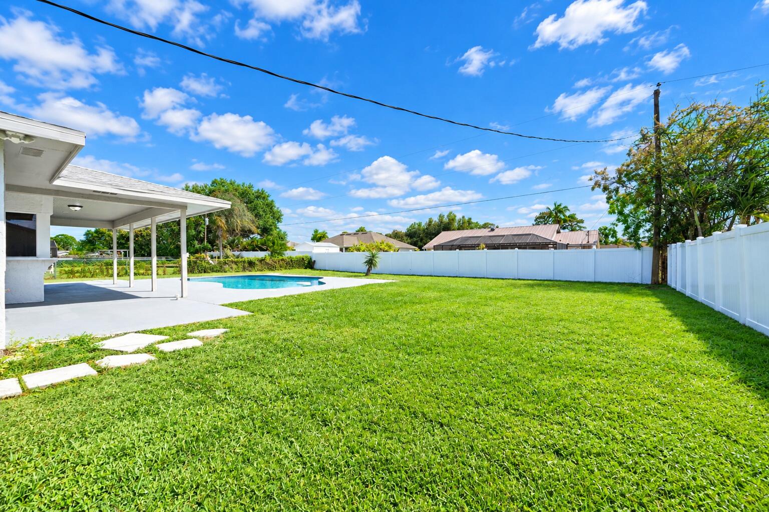 2502 Se Calusa Avenue Property Photo 26