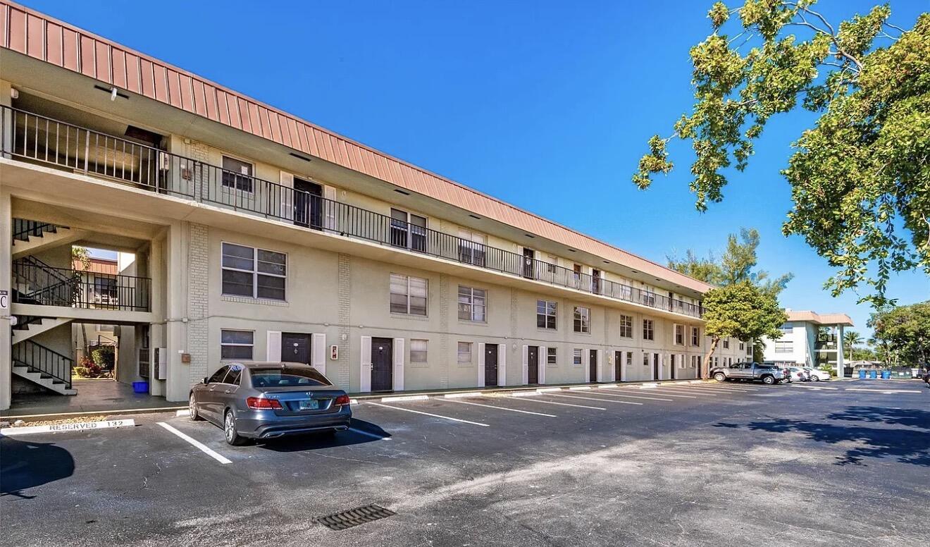 801 W Oakland Park Boulevard B10 Property Photo 1