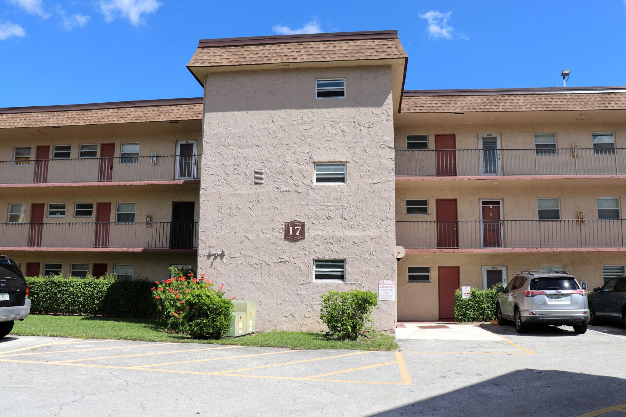 715 Lori Drive Apt 315 Property Photo 1