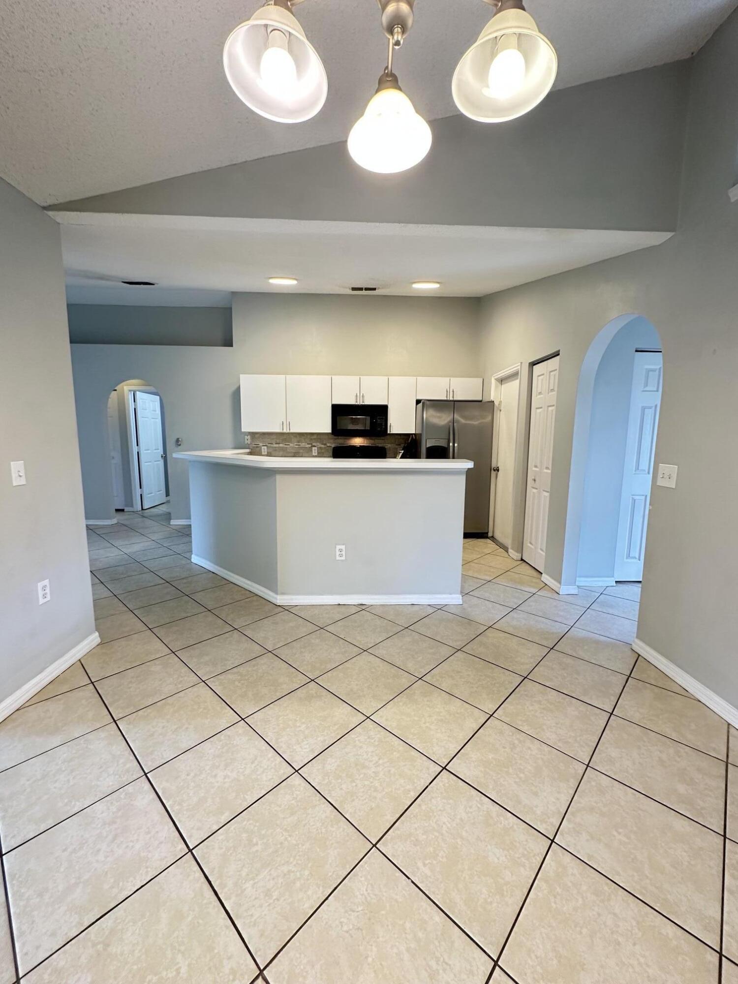 615 Sw Lakehurst Drive Property Photo 3