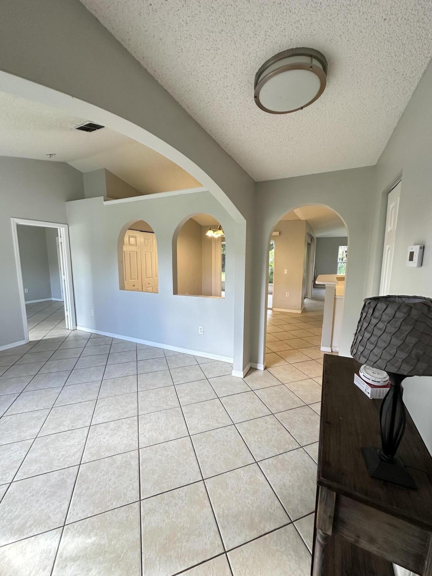 615 Sw Lakehurst Drive Property Photo 5