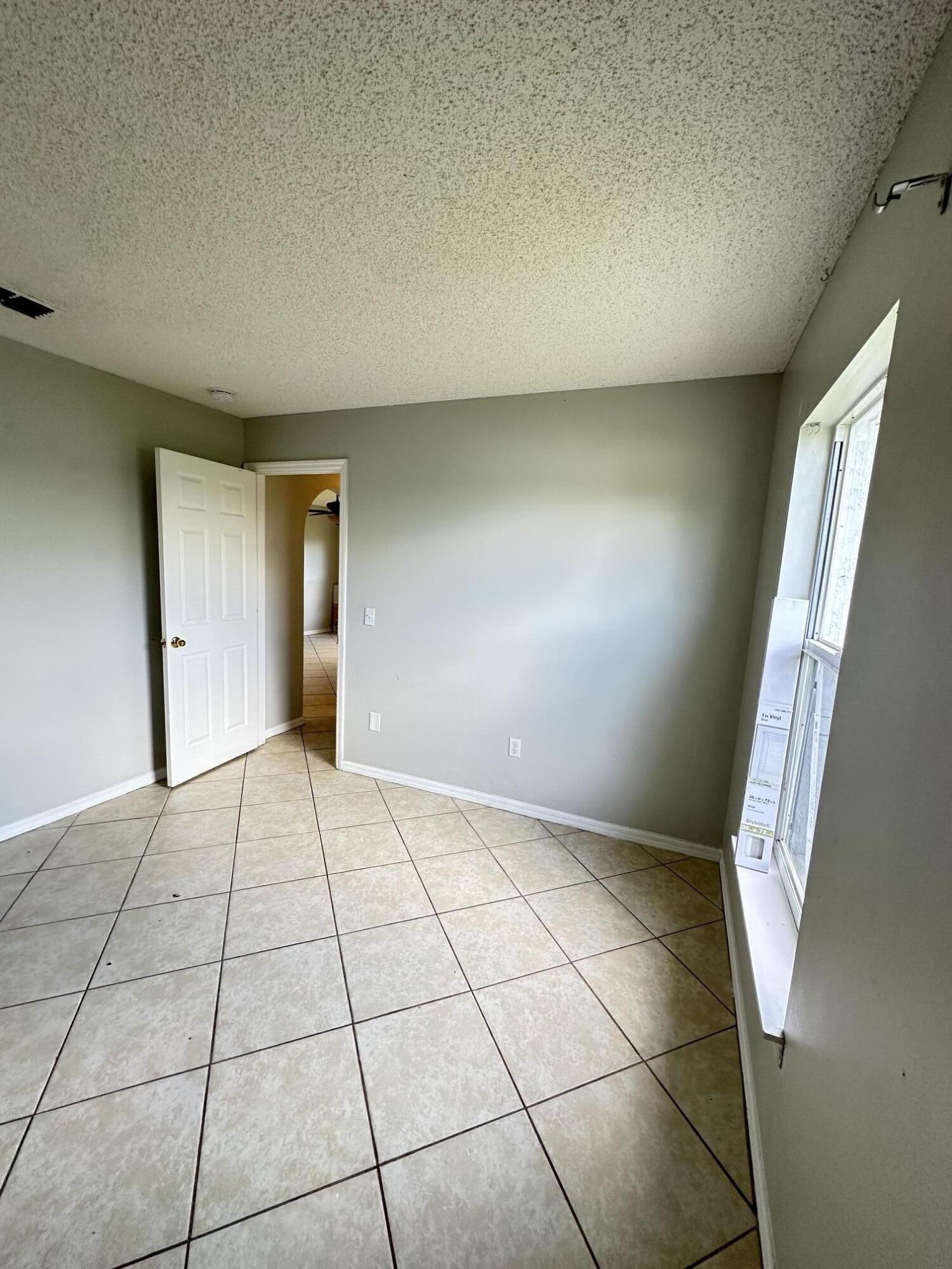 615 Sw Lakehurst Drive Property Photo 6