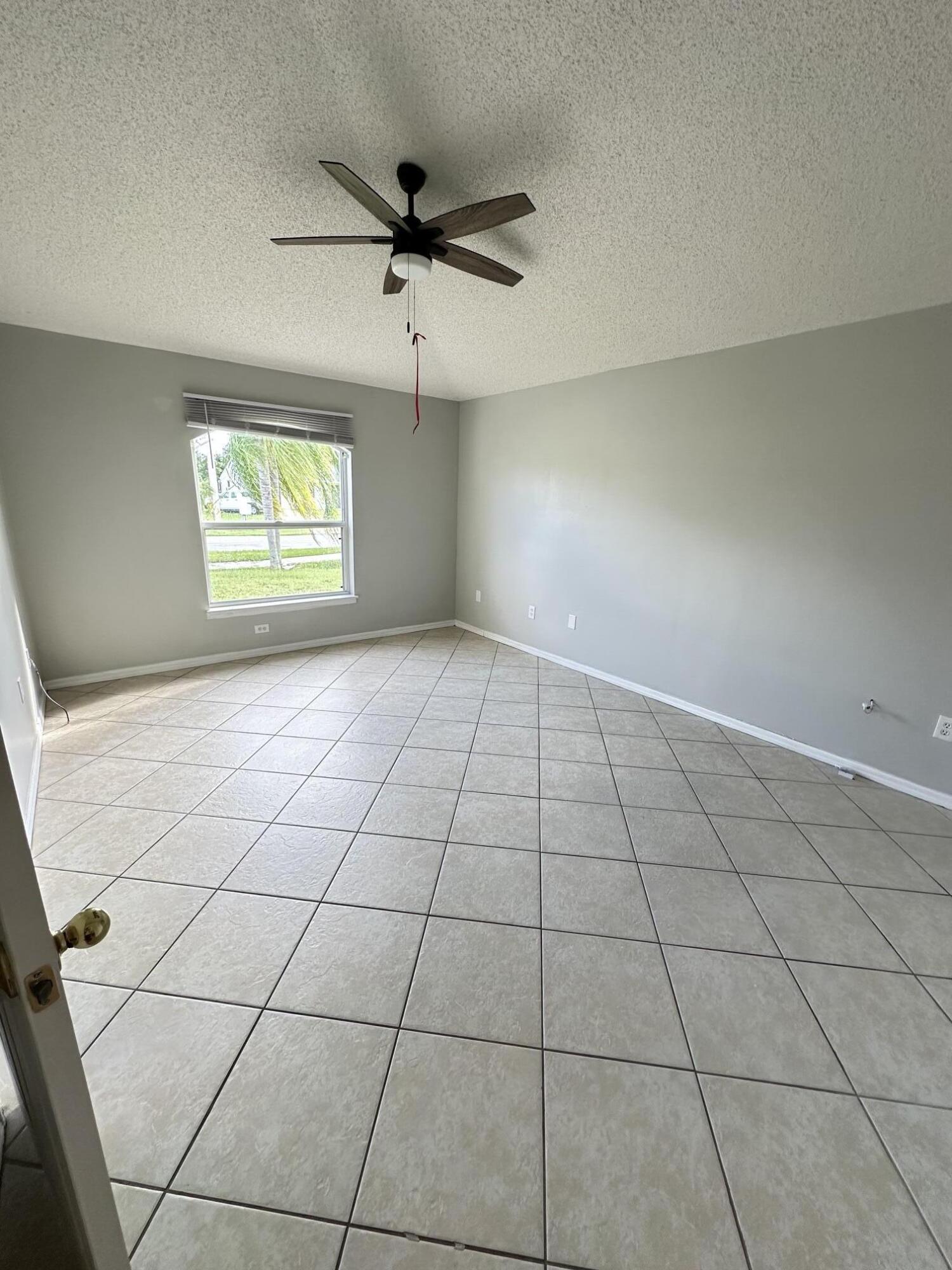 615 Sw Lakehurst Drive Property Photo 8