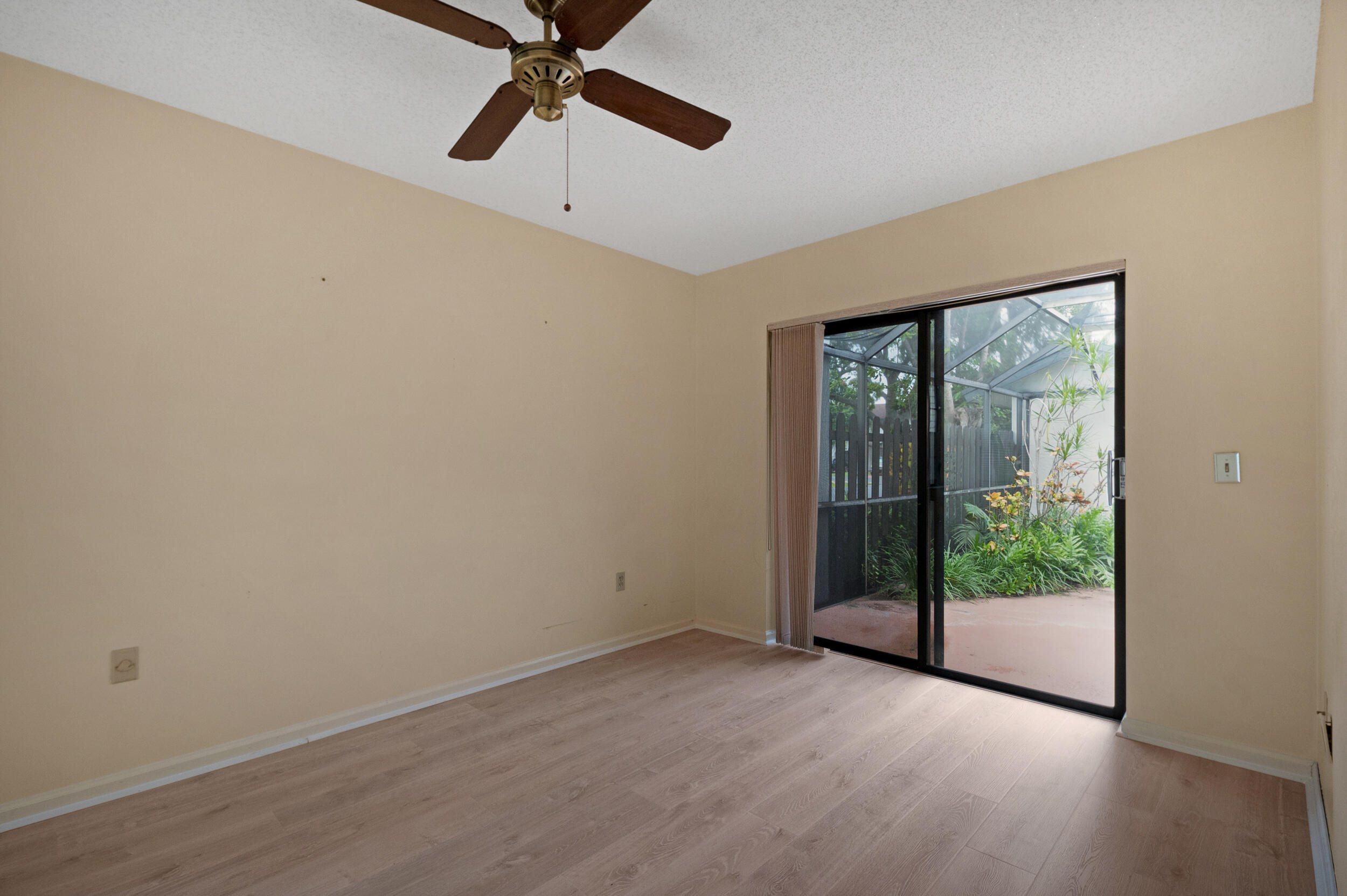 8949 Sw 22nd Street B Property Photo 12