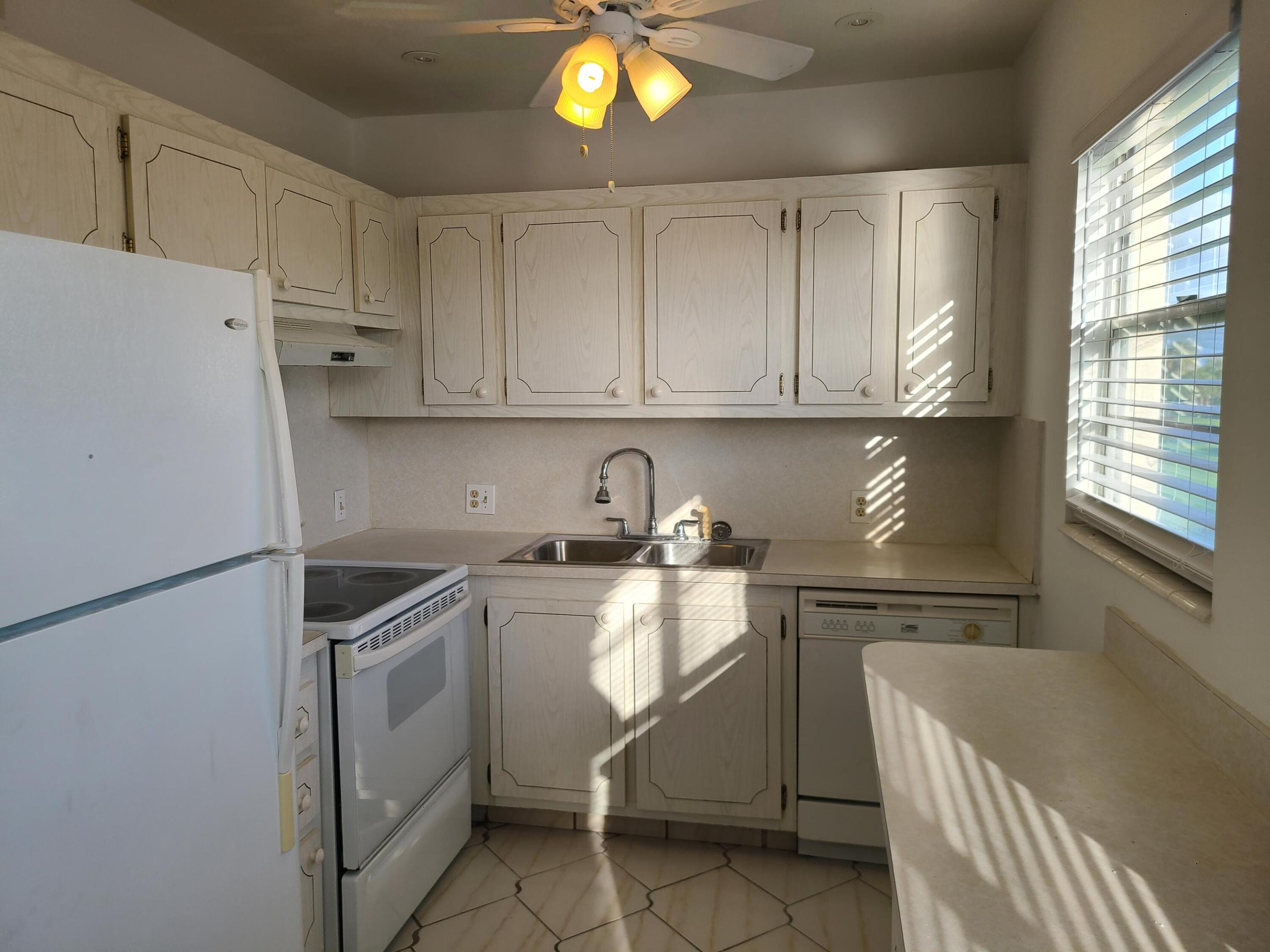 239 Preston F Way Property Photo 4