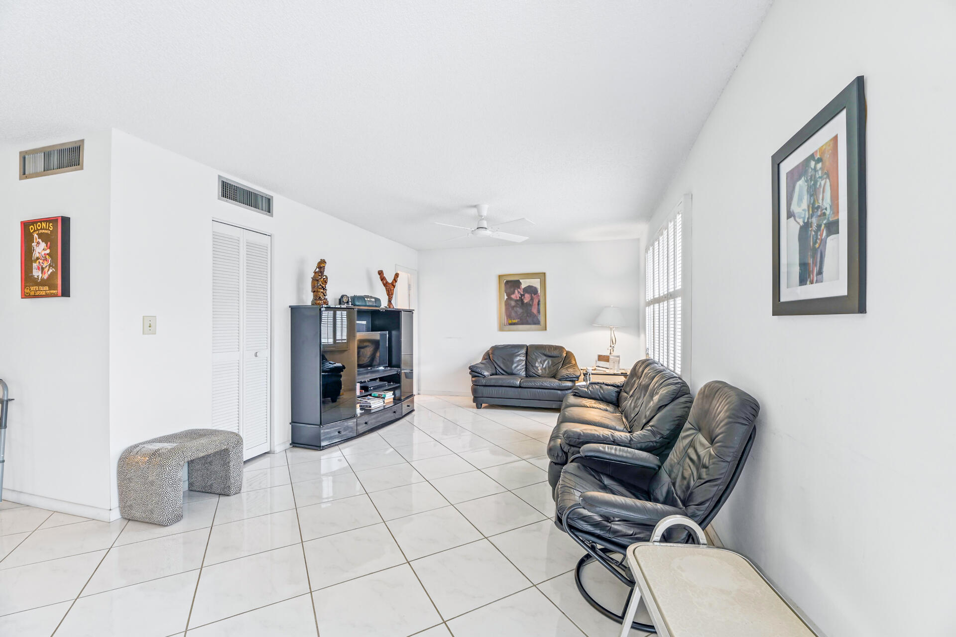 6260 S Falls Cir Drive 303 Property Photo 4