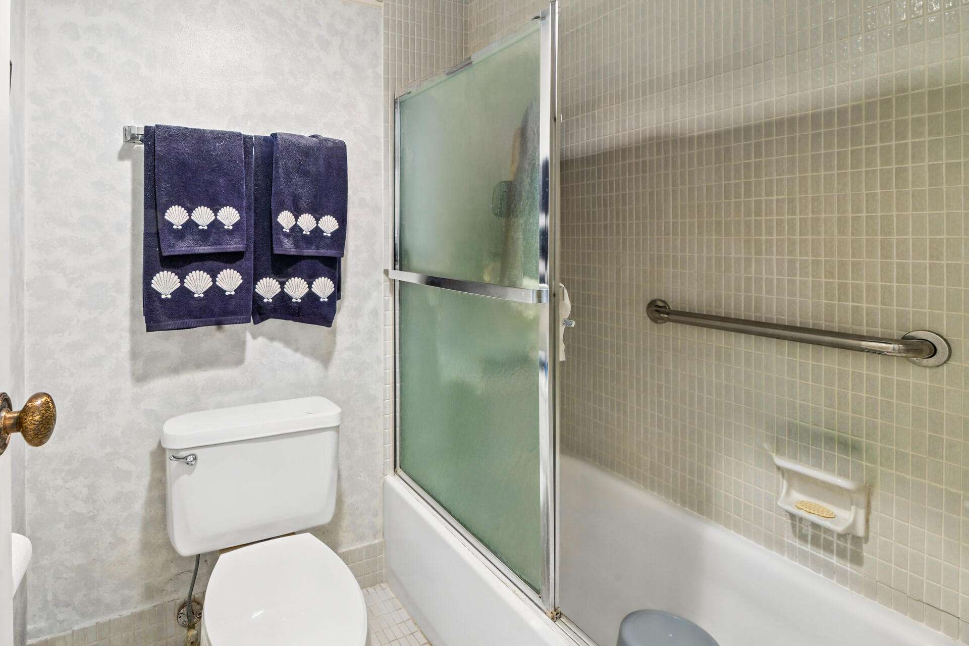 6260 S Falls Cir Drive 303 Property Photo 9