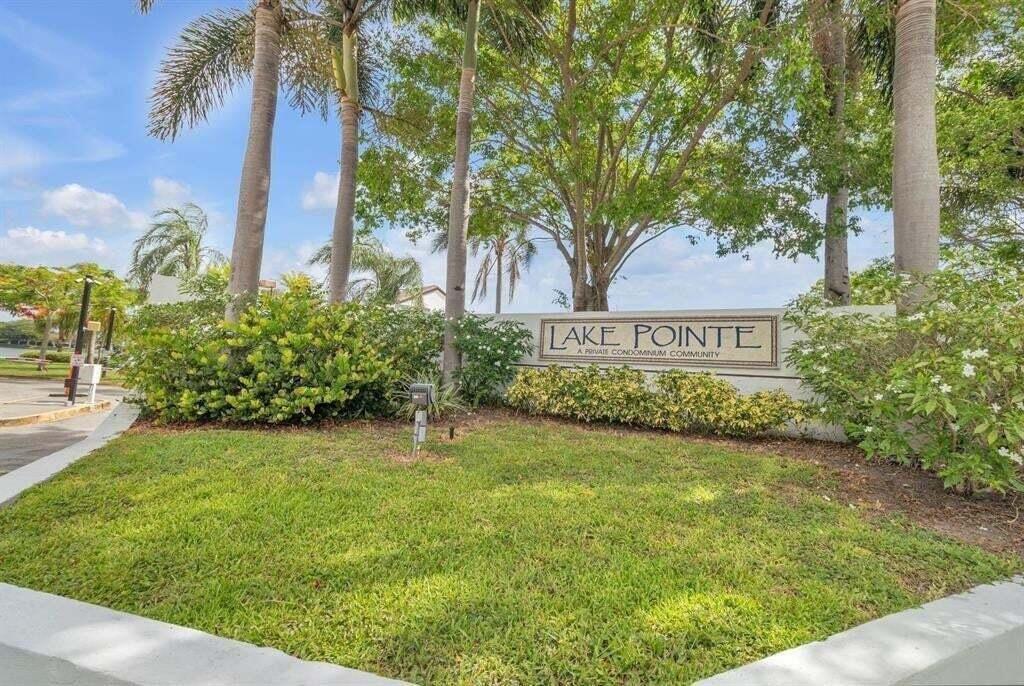 207 LAKE POINTE Drive 102 Property Photo 1