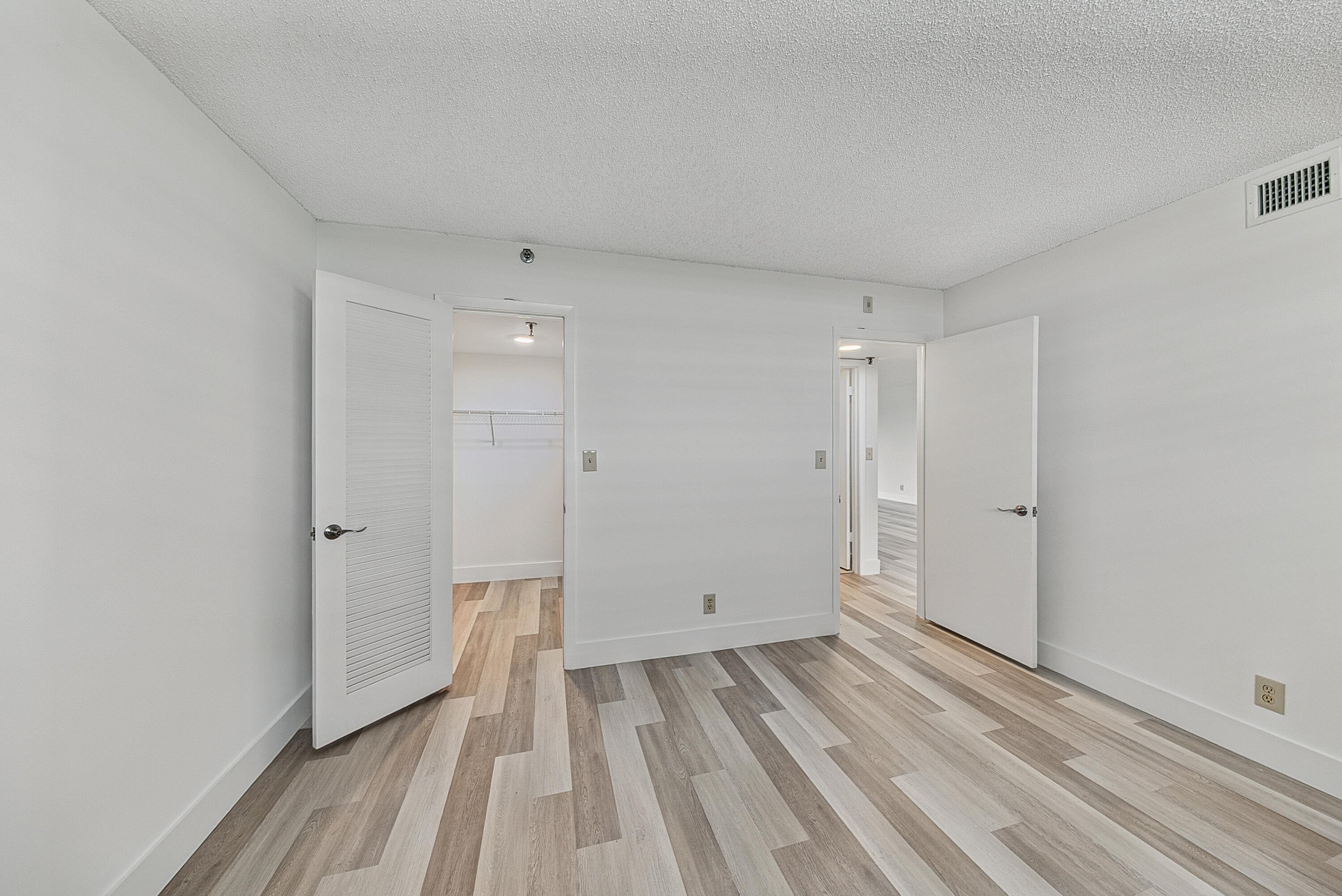 2430 Deer Creek Country Club Boulevard 704-2 Property Photo 8