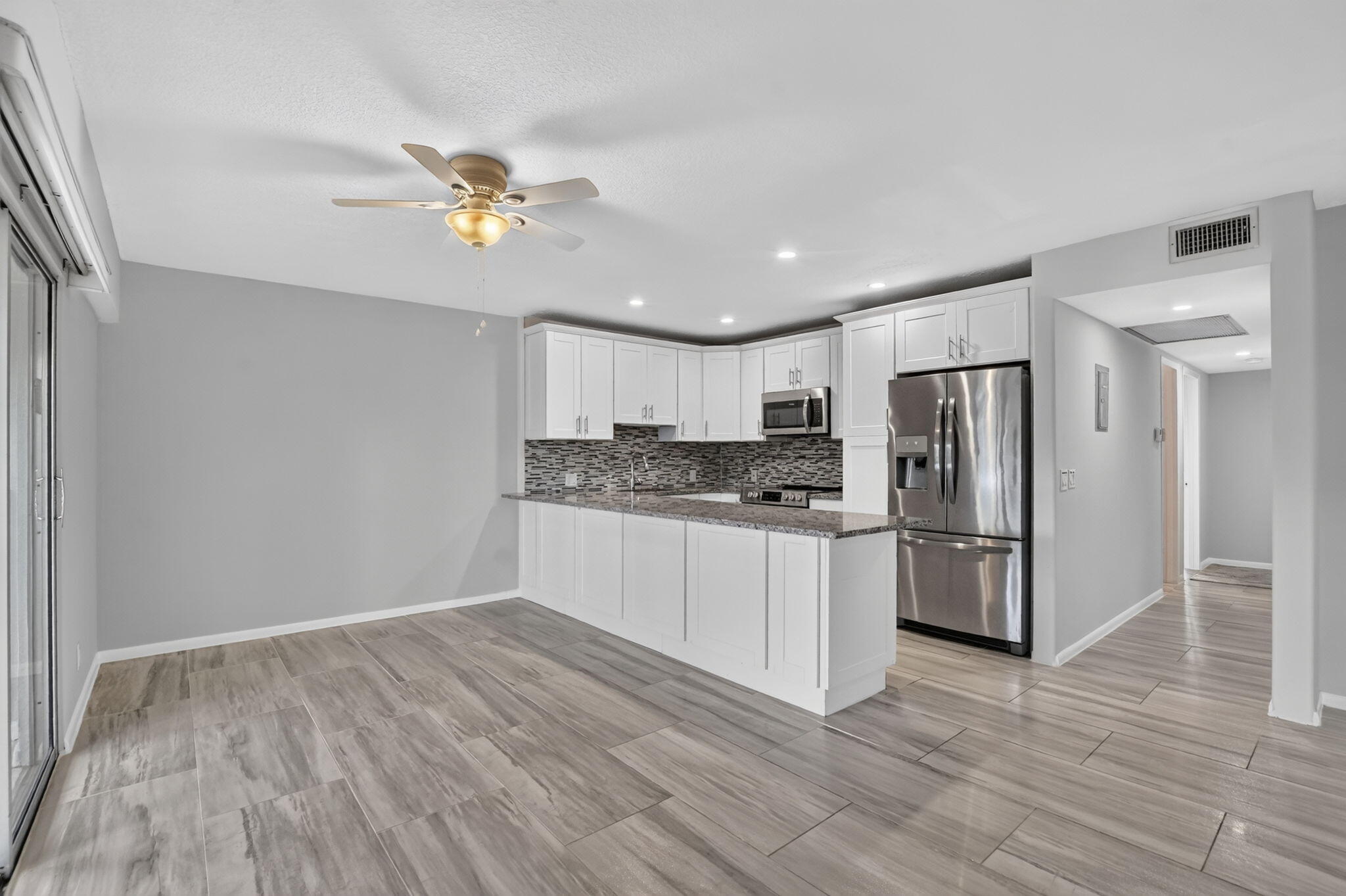 204 Dorset E Property Photo 3