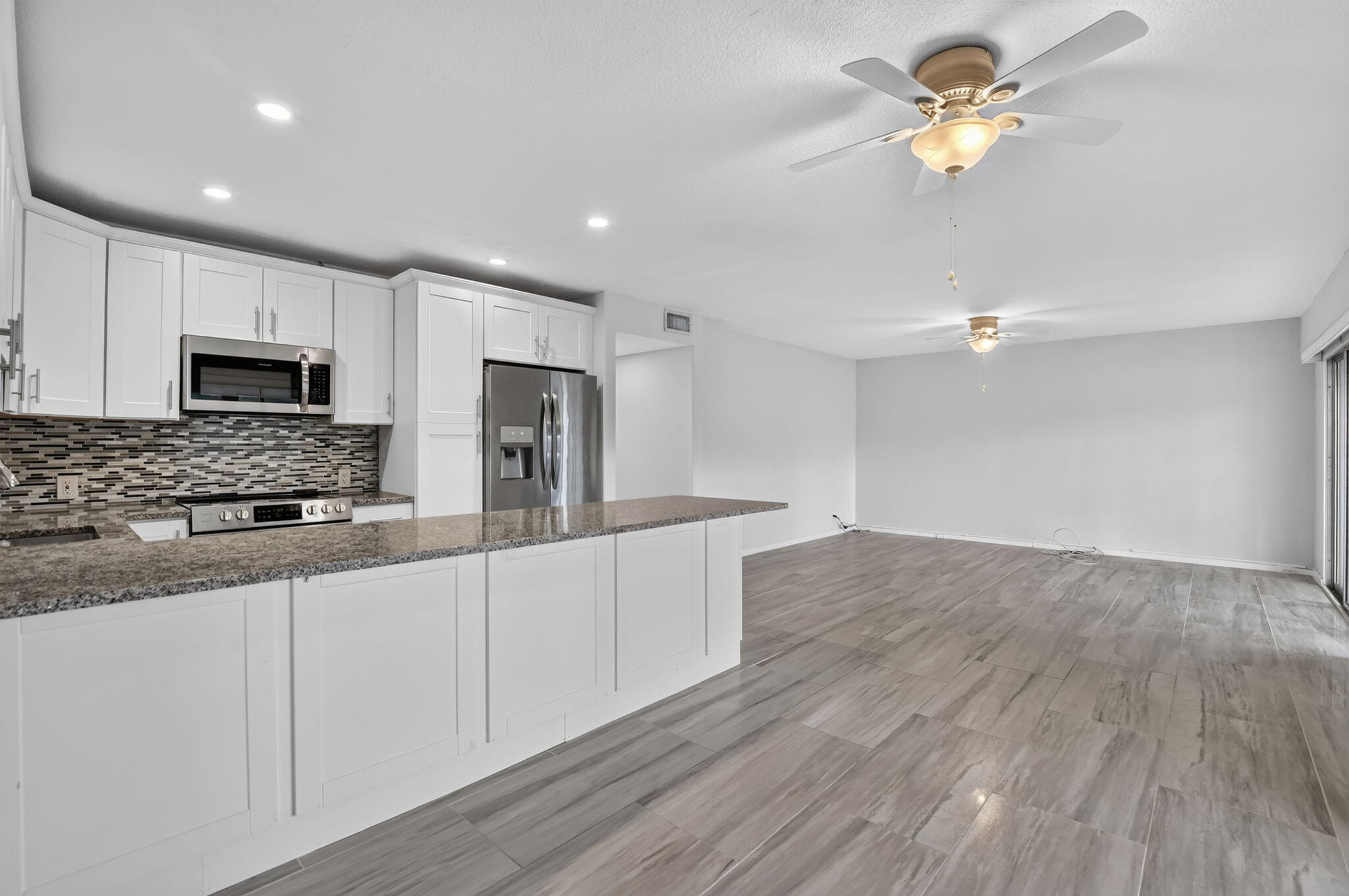 204 Dorset E Property Photo 4