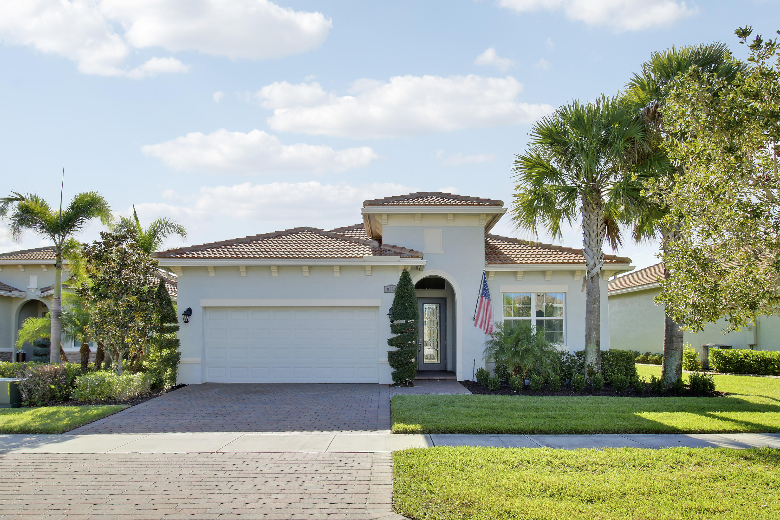 8653 SW Carrara Way Property Photo 1