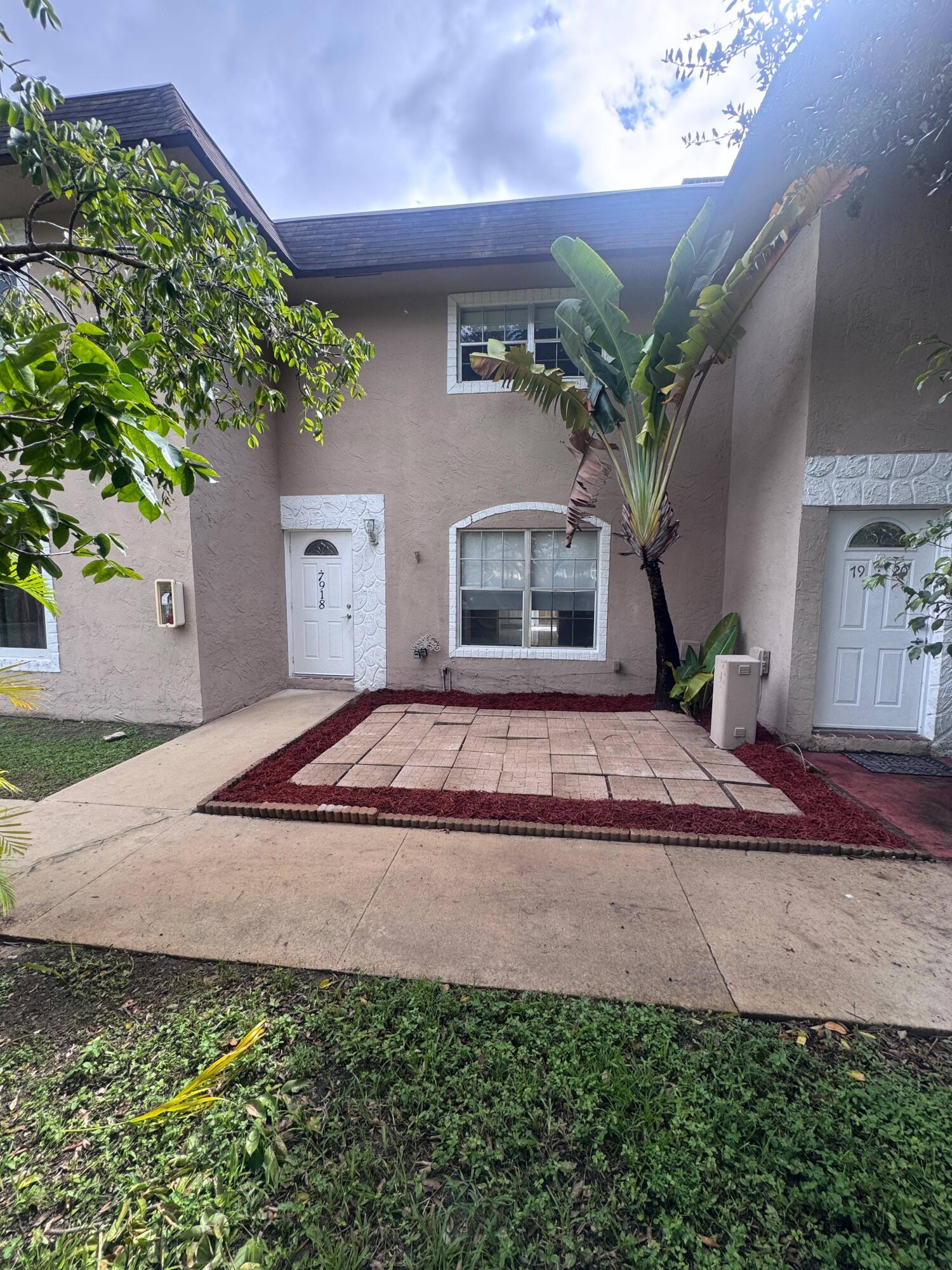 7918 KIMBERLY Boulevard 304 Property Photo 1