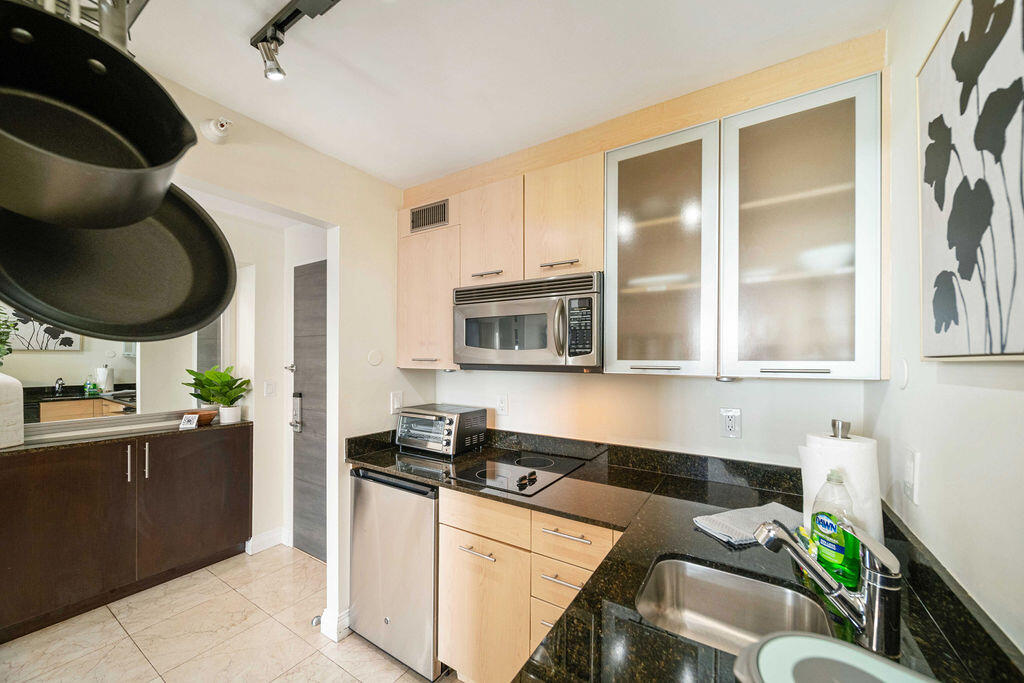 2670 E Sunrise Boulevard 907 Property Photo 6