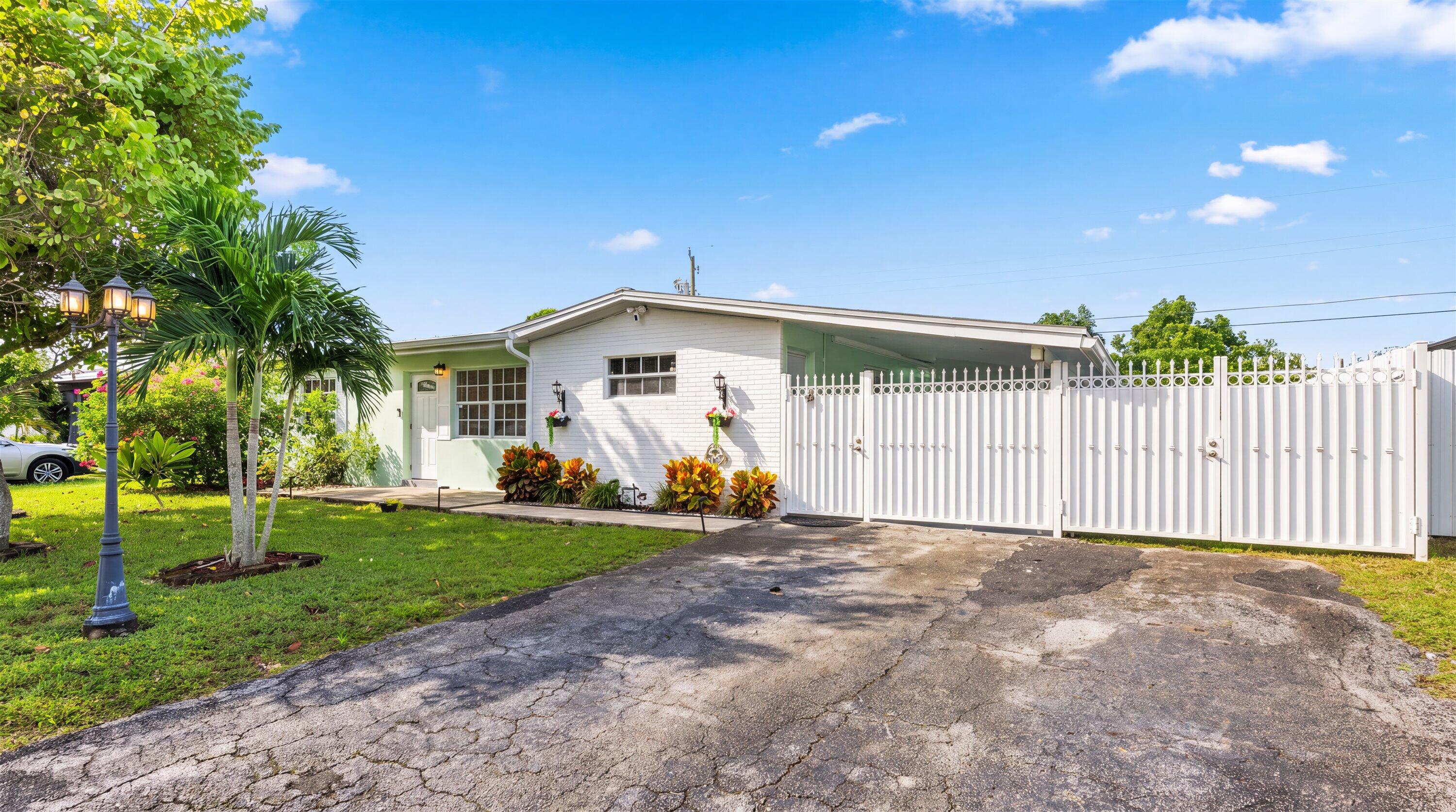 1903 E Chatham Road Property Photo 3