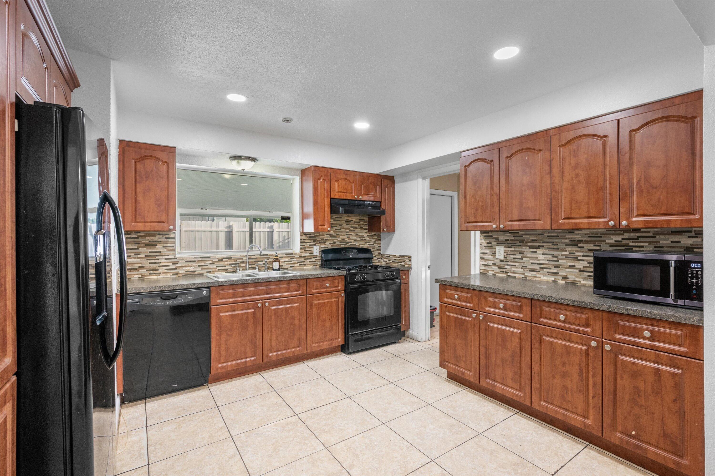 1903 E Chatham Road Property Photo 13