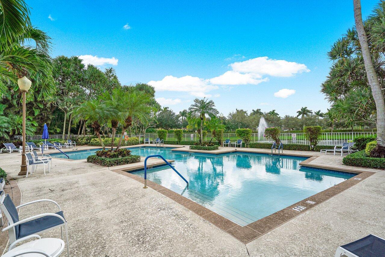 6213 Island Walk B Property Photo 3