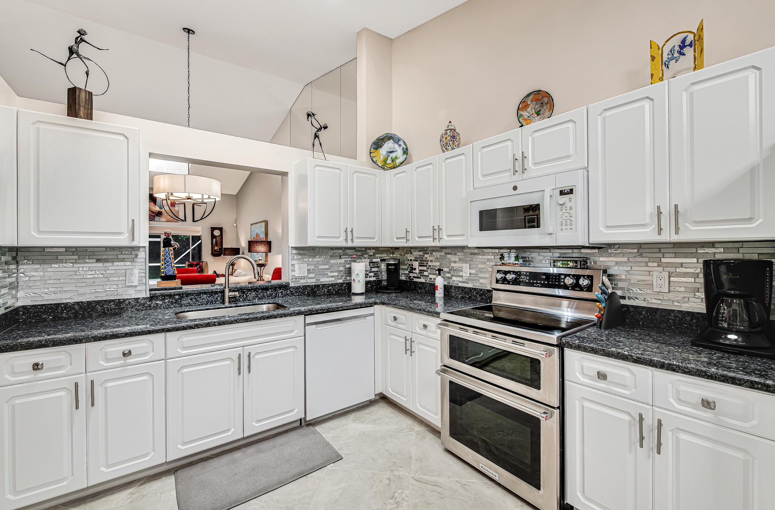 7569 Island Breeze Terrace Property Photo 5