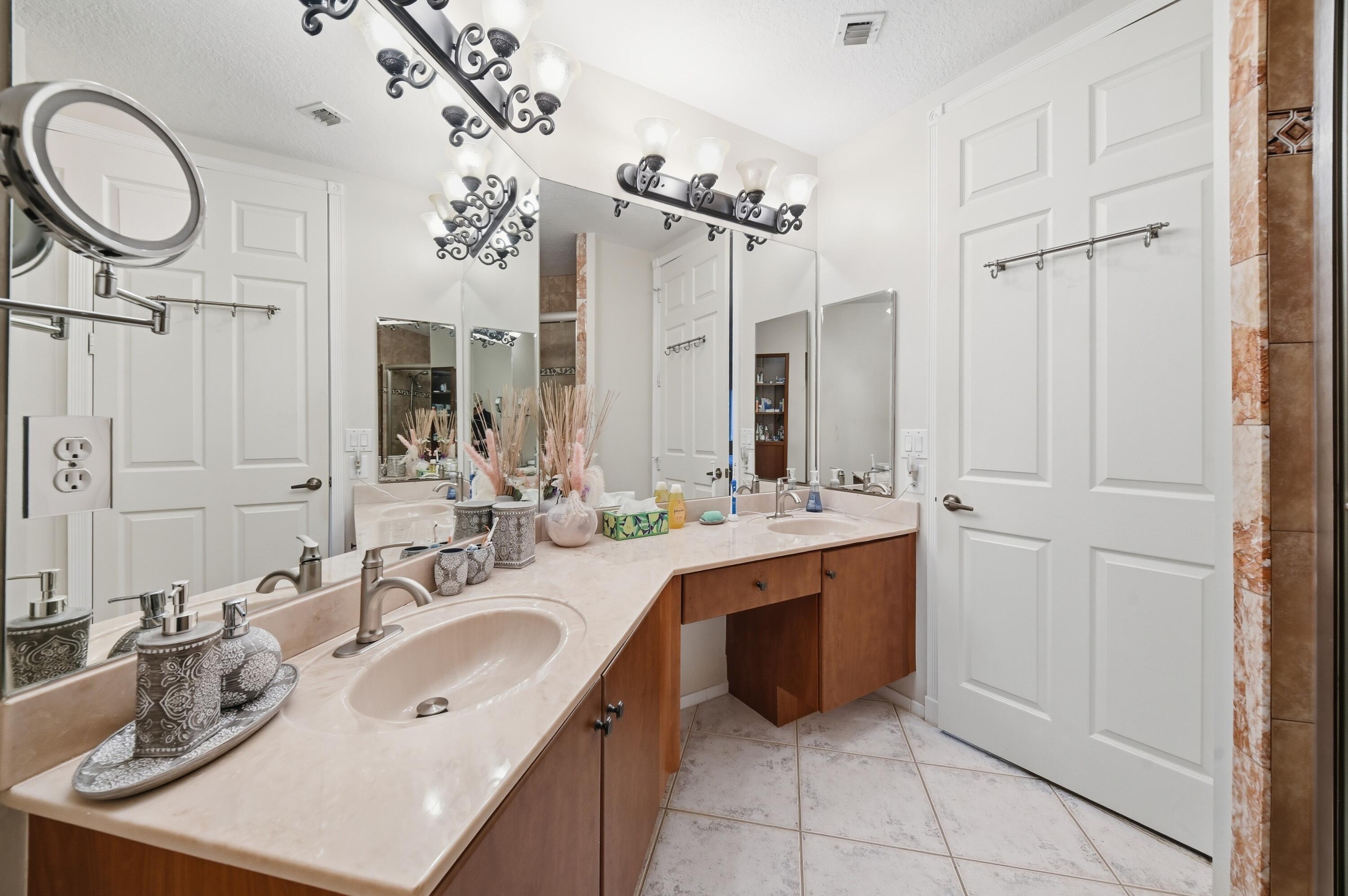 7986 Exeter Boulevard W 101 Property Photo 23